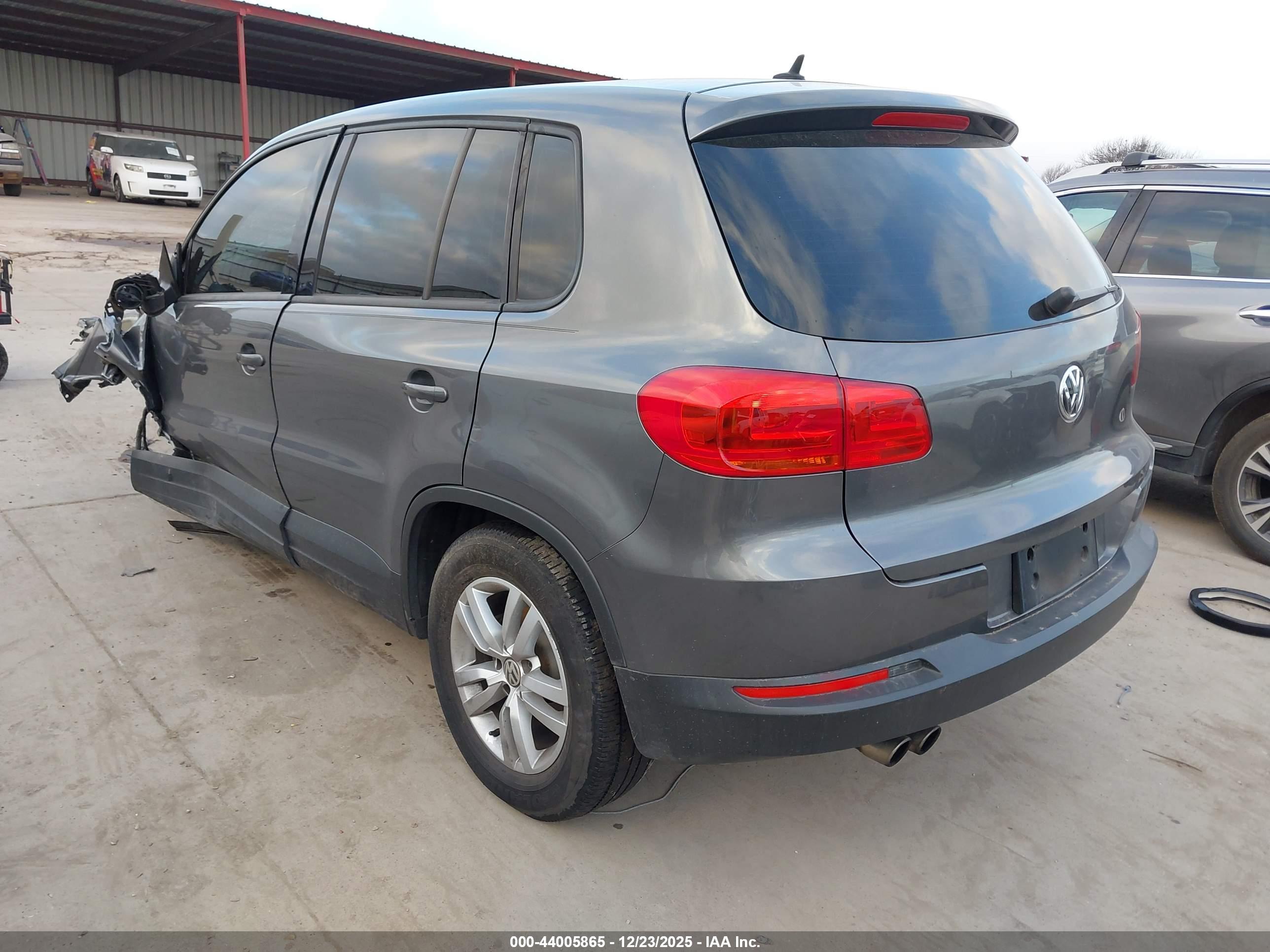 VOLKSWAGEN TIGUAN image 3