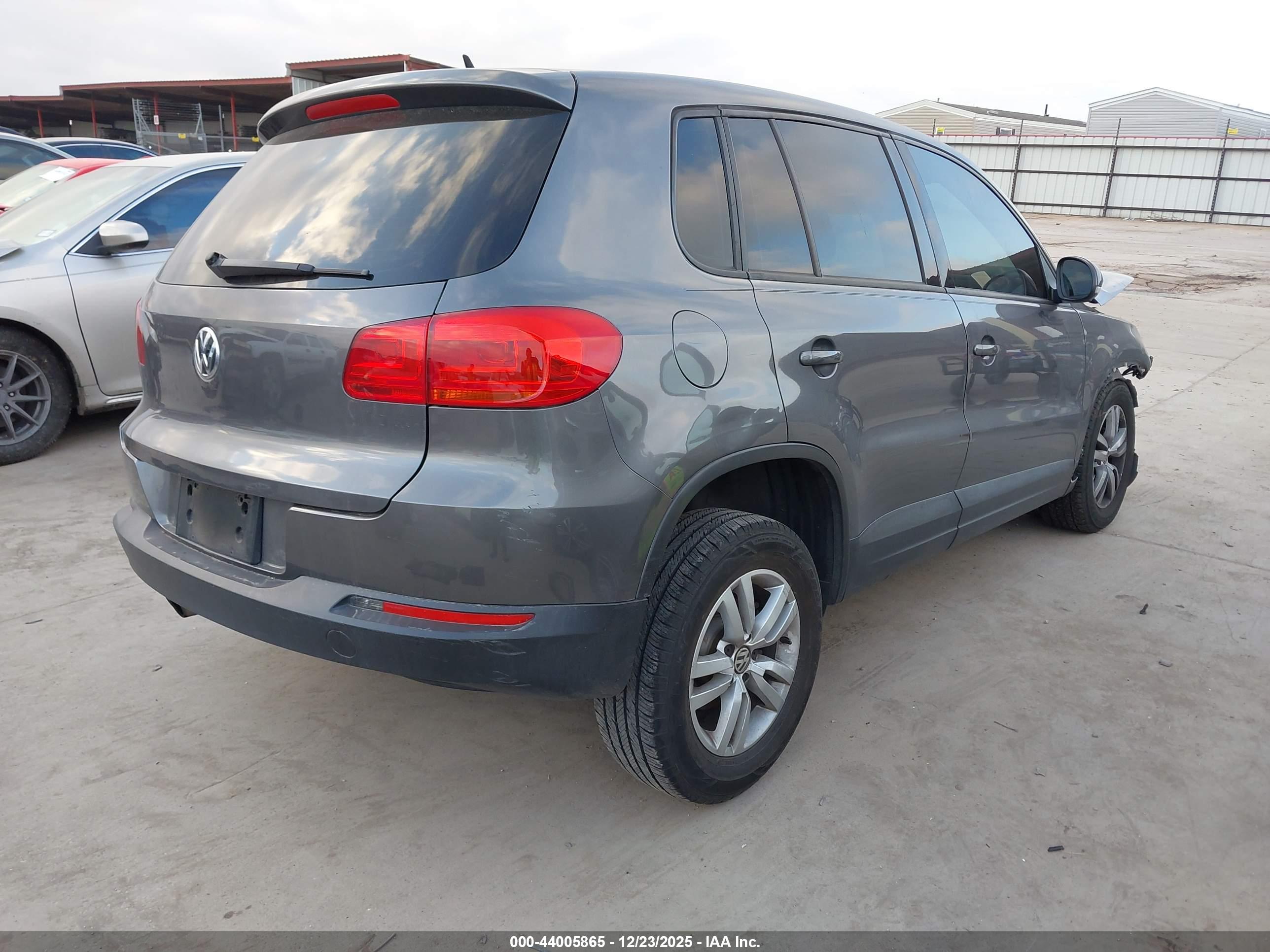 VOLKSWAGEN TIGUAN image 4
