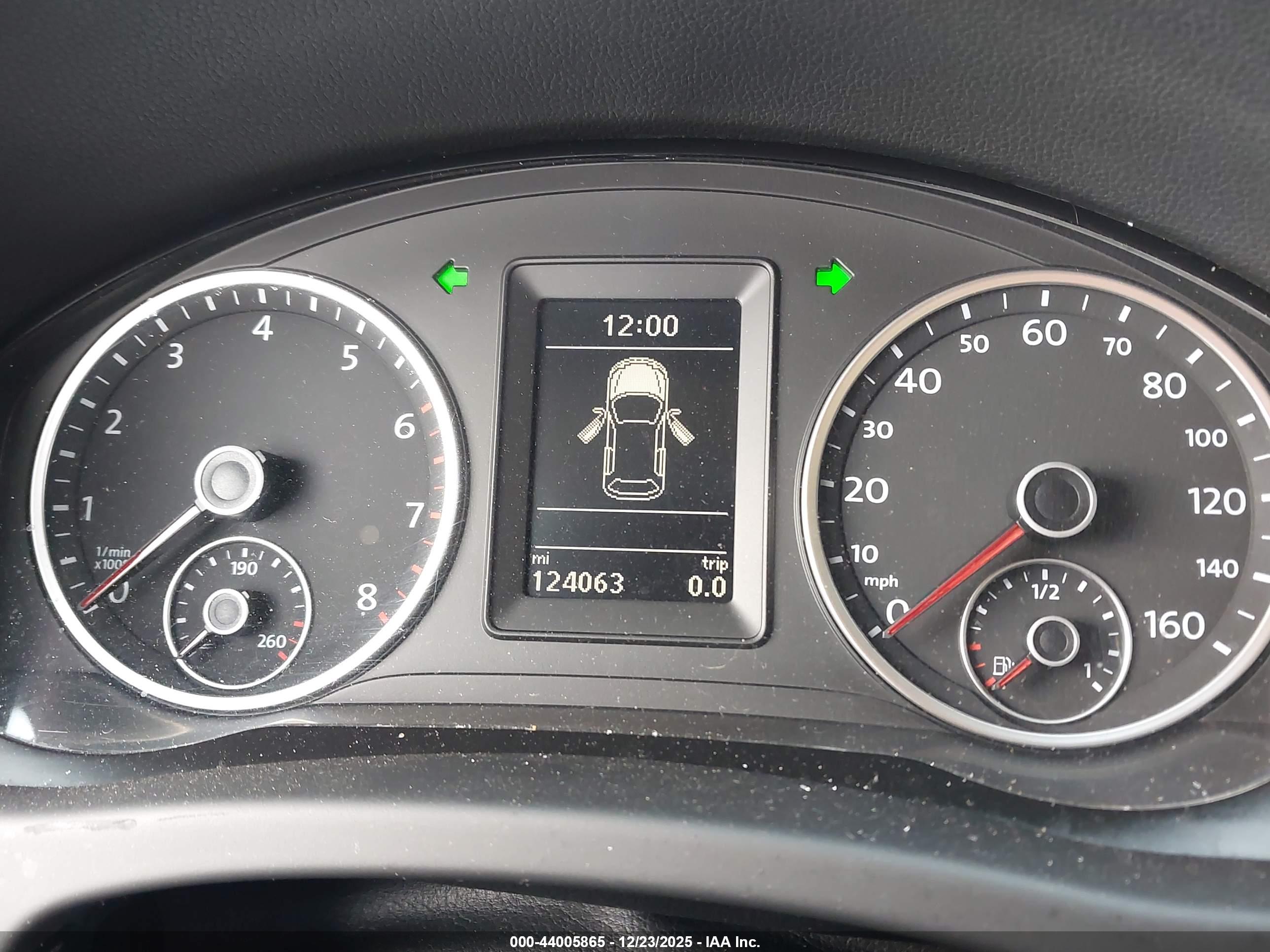 VOLKSWAGEN TIGUAN image 7