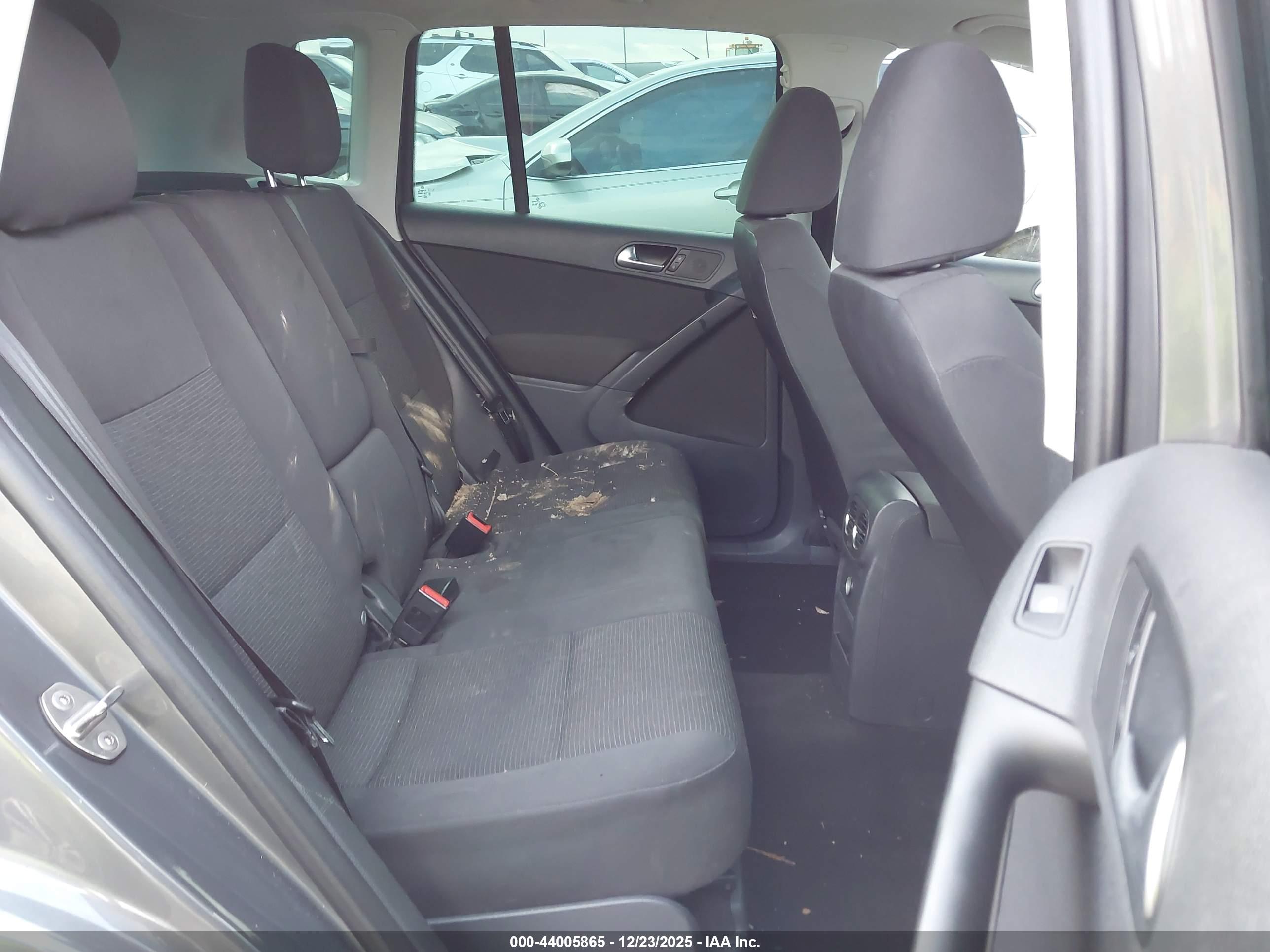 VOLKSWAGEN TIGUAN image 8
