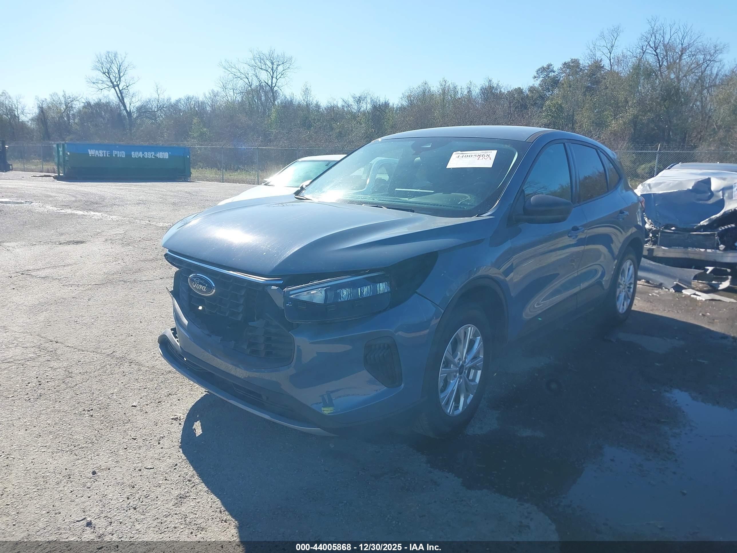 FORD ESCAPE image 2