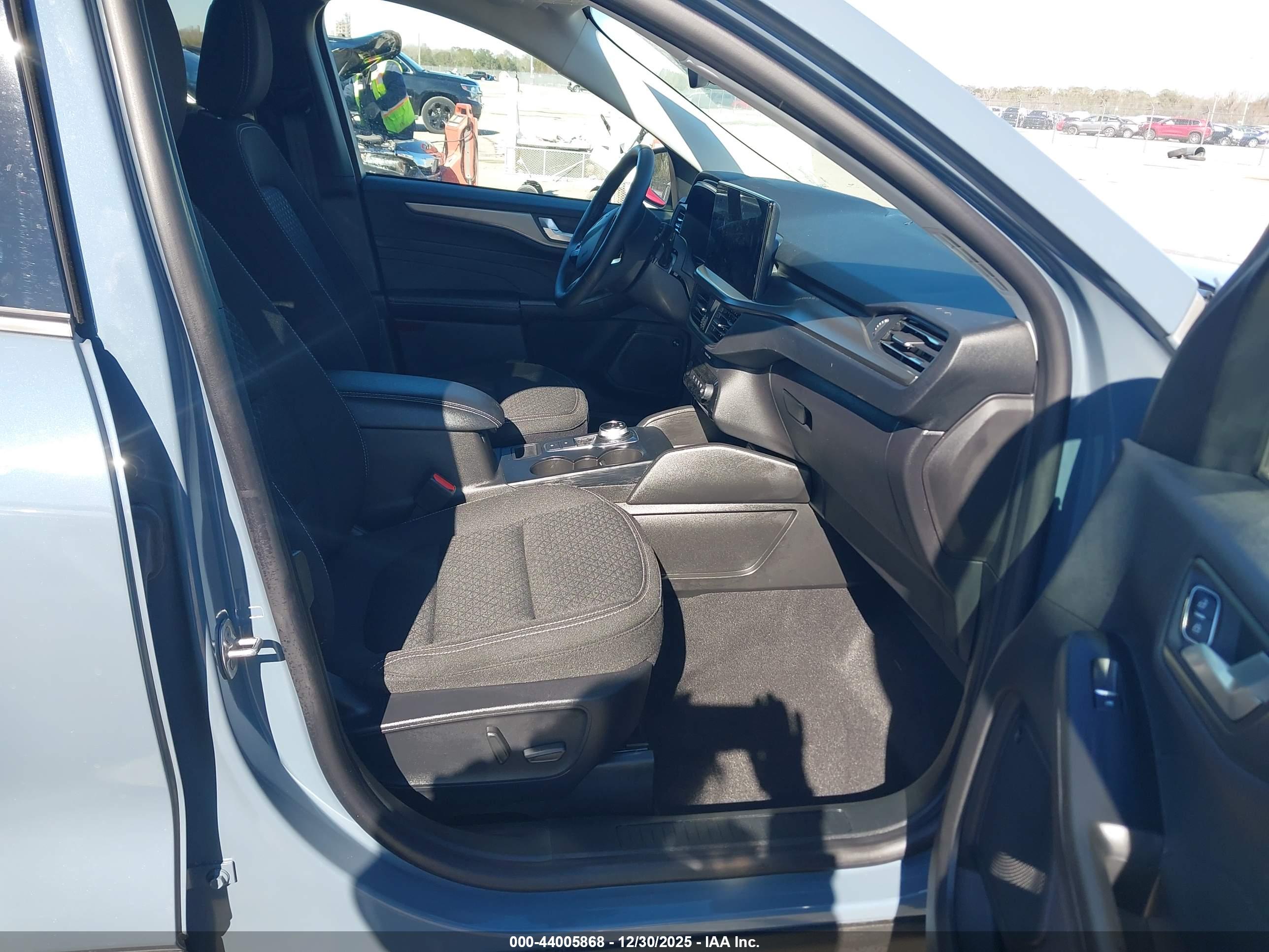 FORD ESCAPE image 5