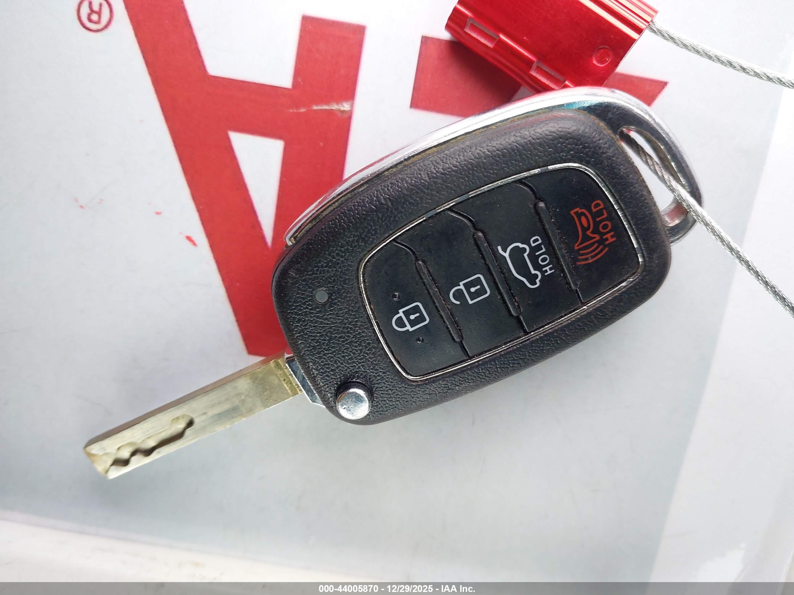 HYUNDAI ELANTRA image 11