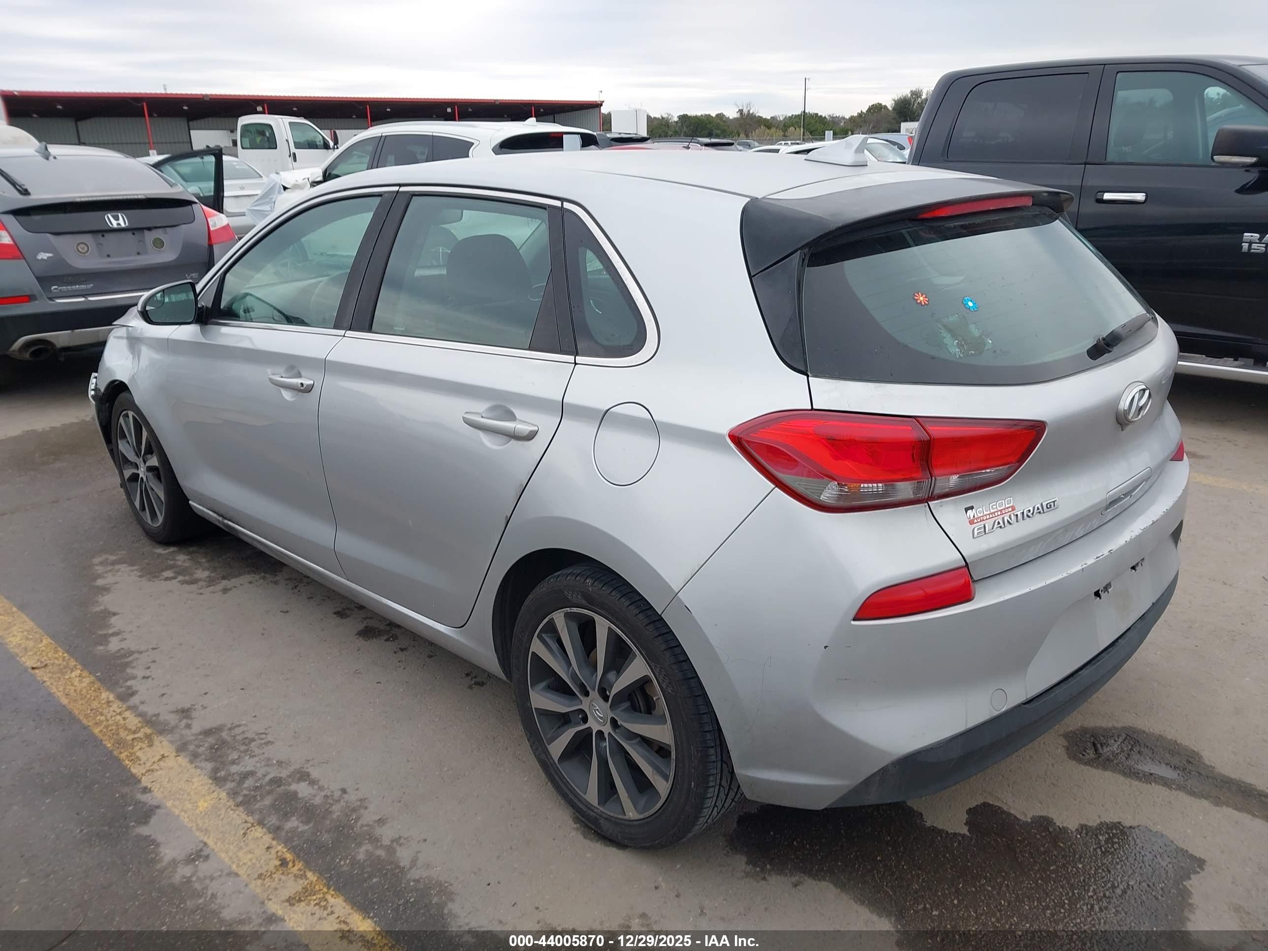 HYUNDAI ELANTRA image 3