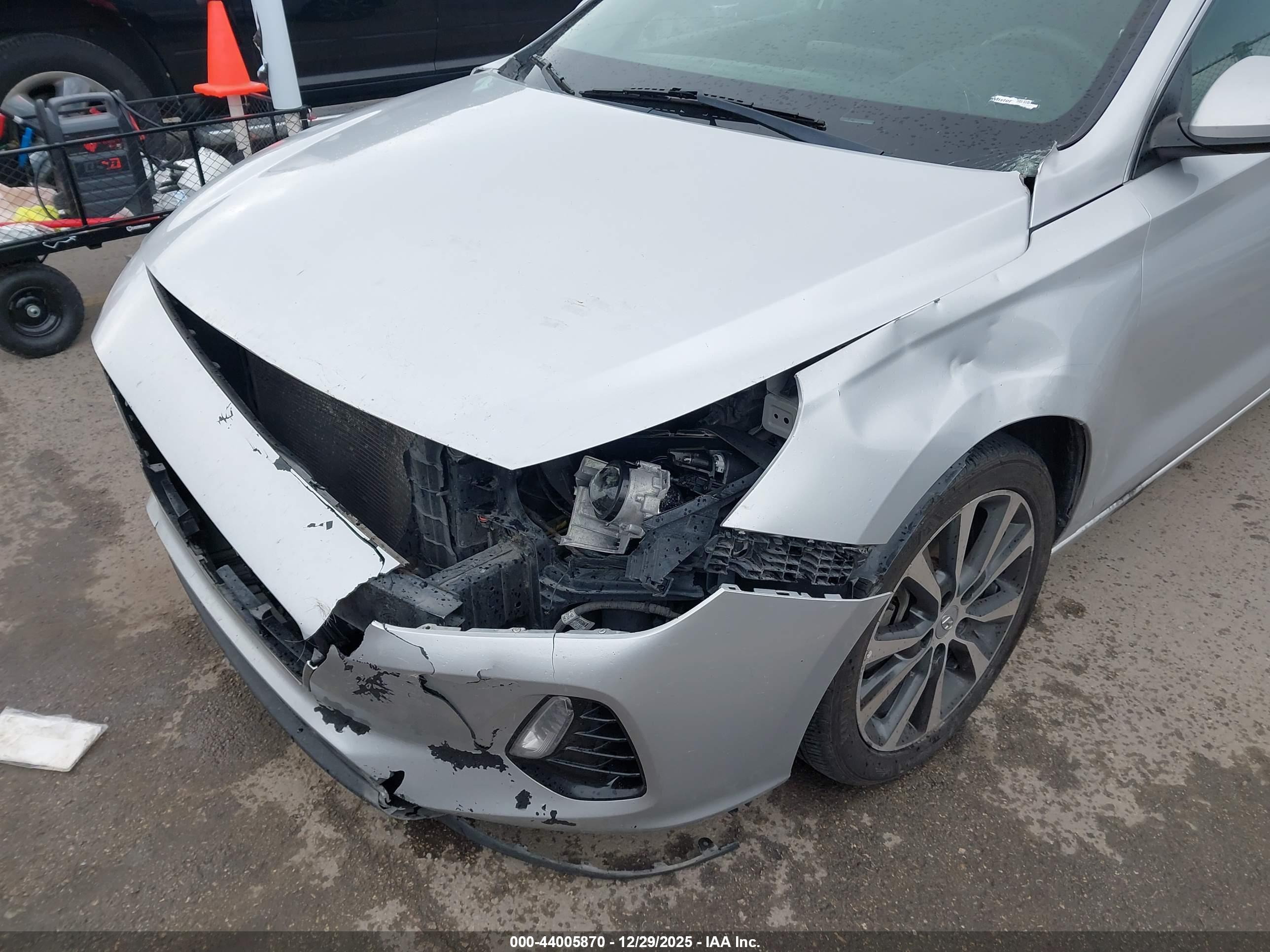 HYUNDAI ELANTRA image 6