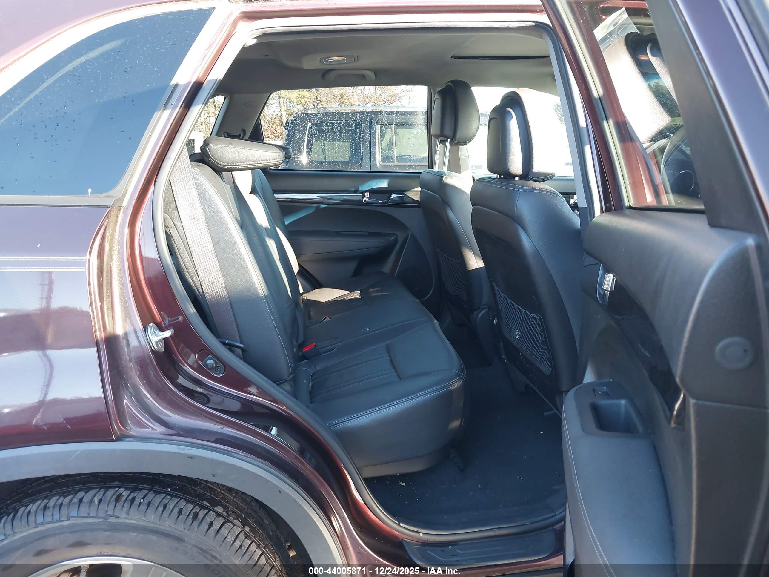 KIA SORENTO image 8