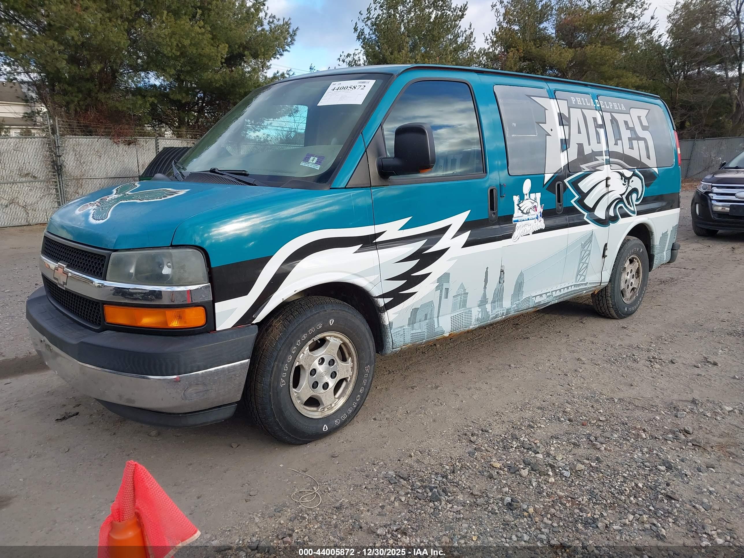 CHEVROLET EXPRESS image 2
