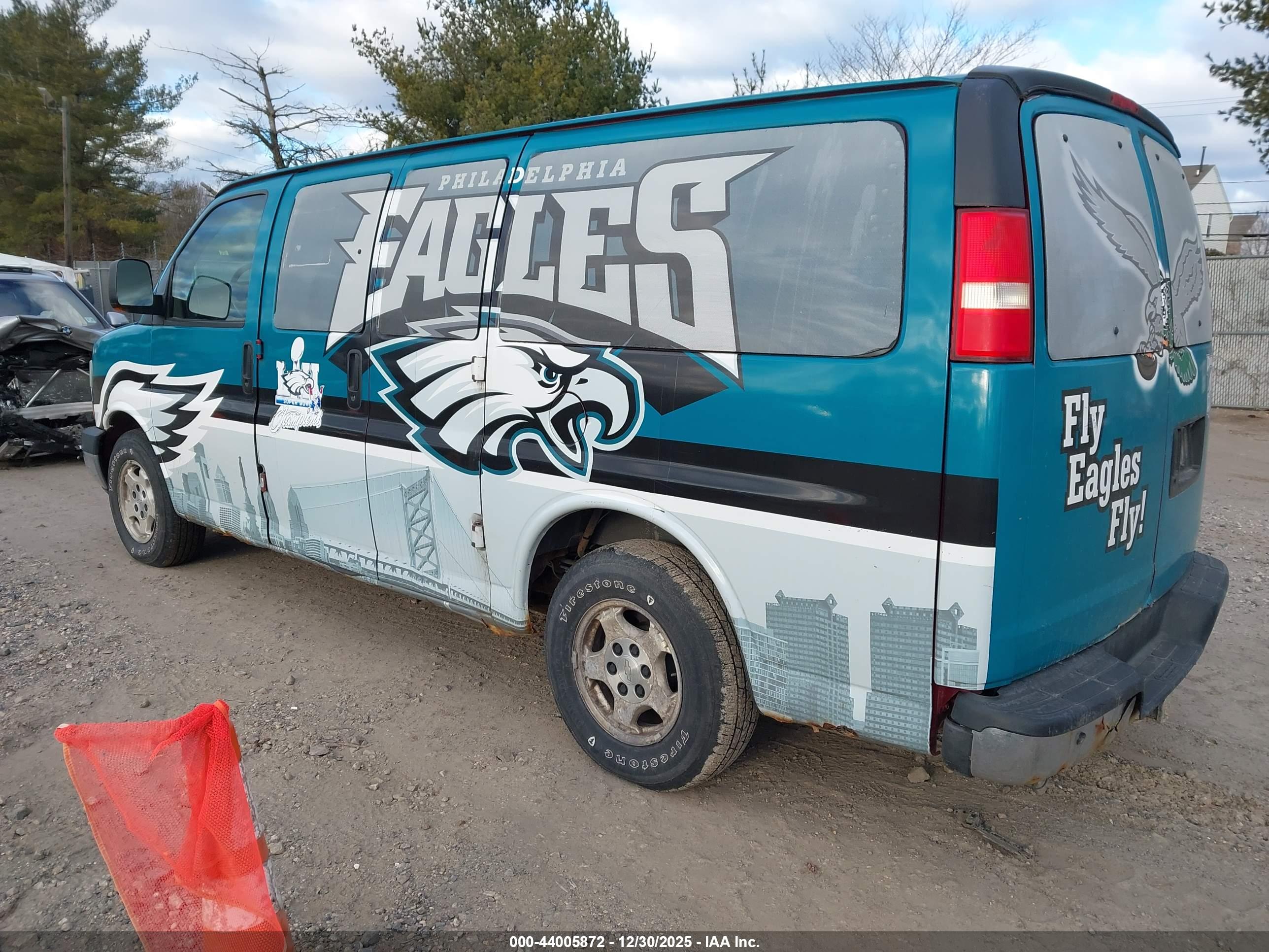 CHEVROLET EXPRESS image 3