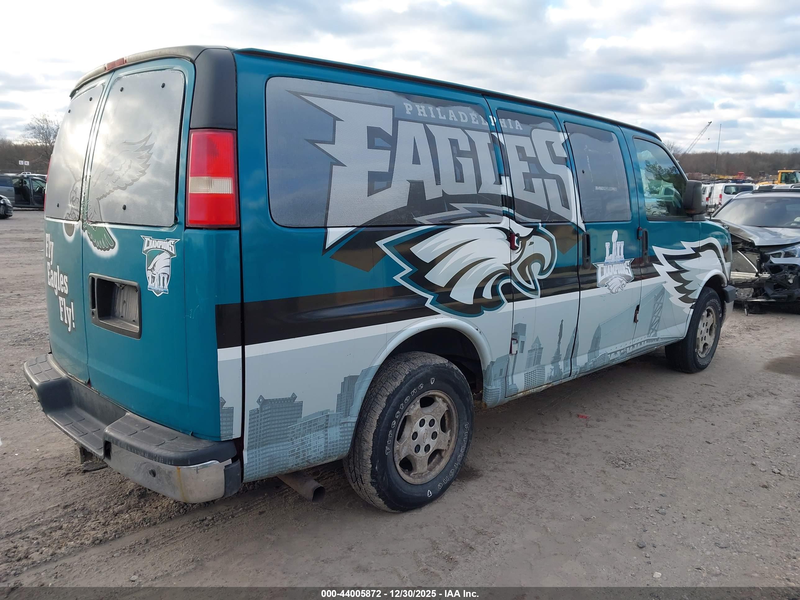 CHEVROLET EXPRESS image 4