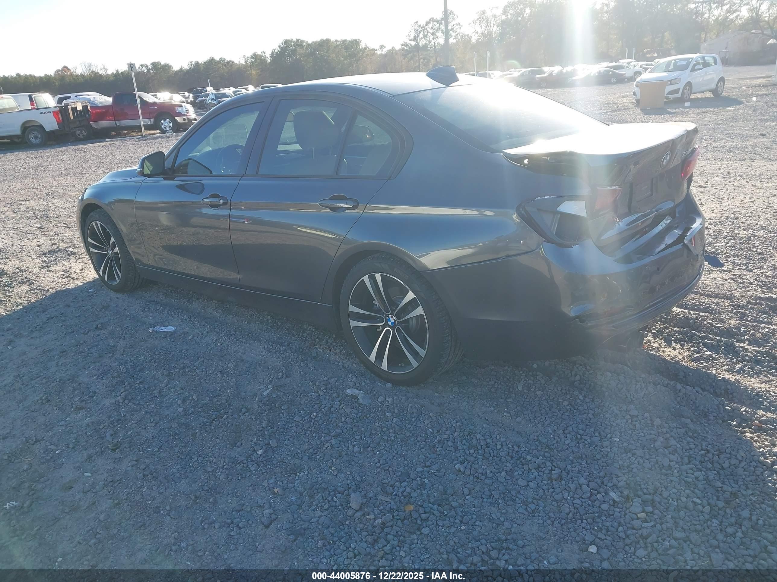 BMW 330I image 3