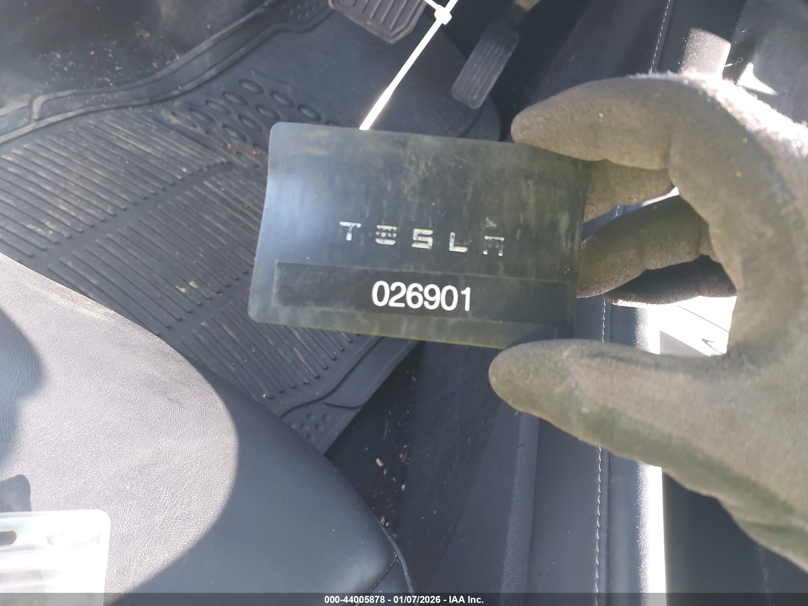 TESLA MODEL image 11