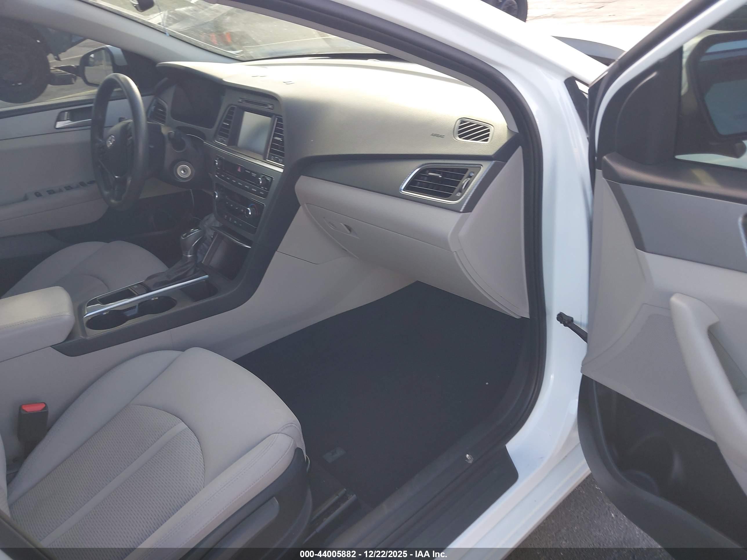 HYUNDAI SONATA image 5