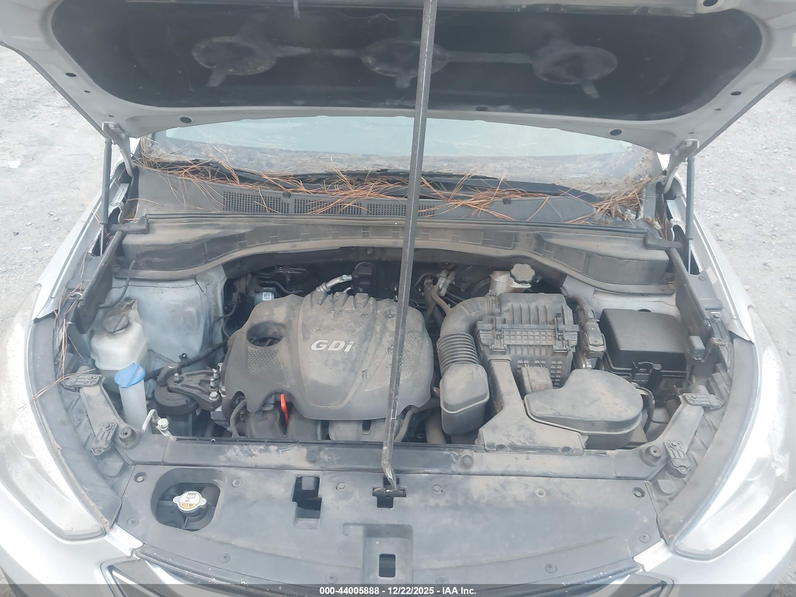 HYUNDAI SANTA image 10