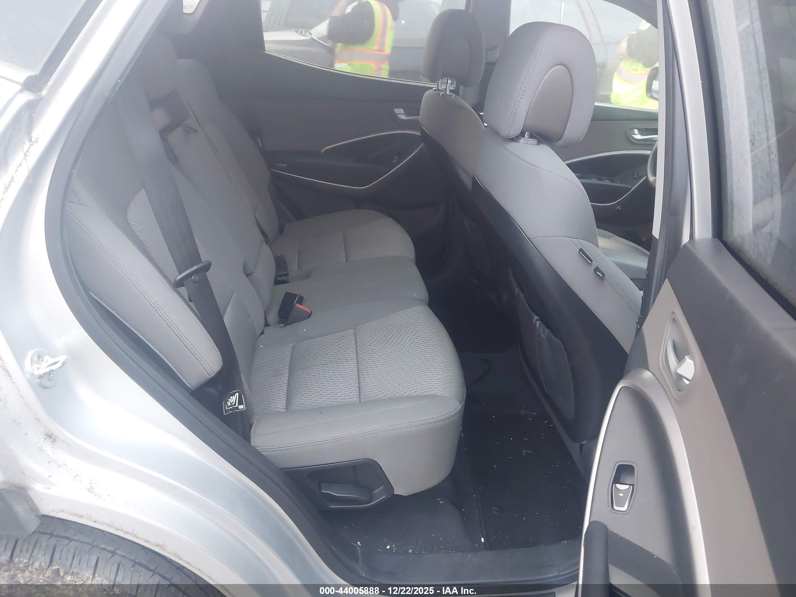 HYUNDAI SANTA image 8