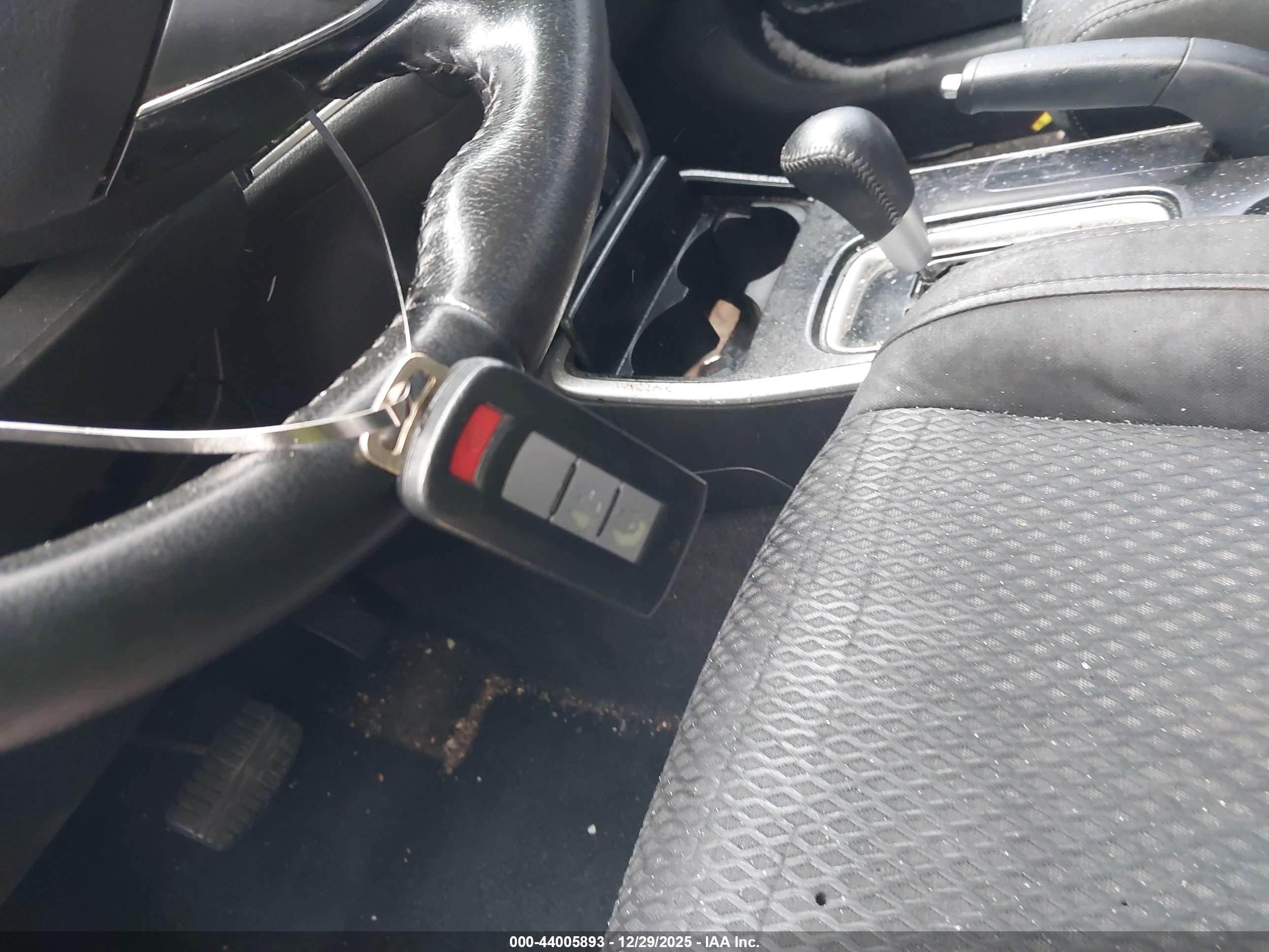 MITSUBISHI OUTLANDER image 11