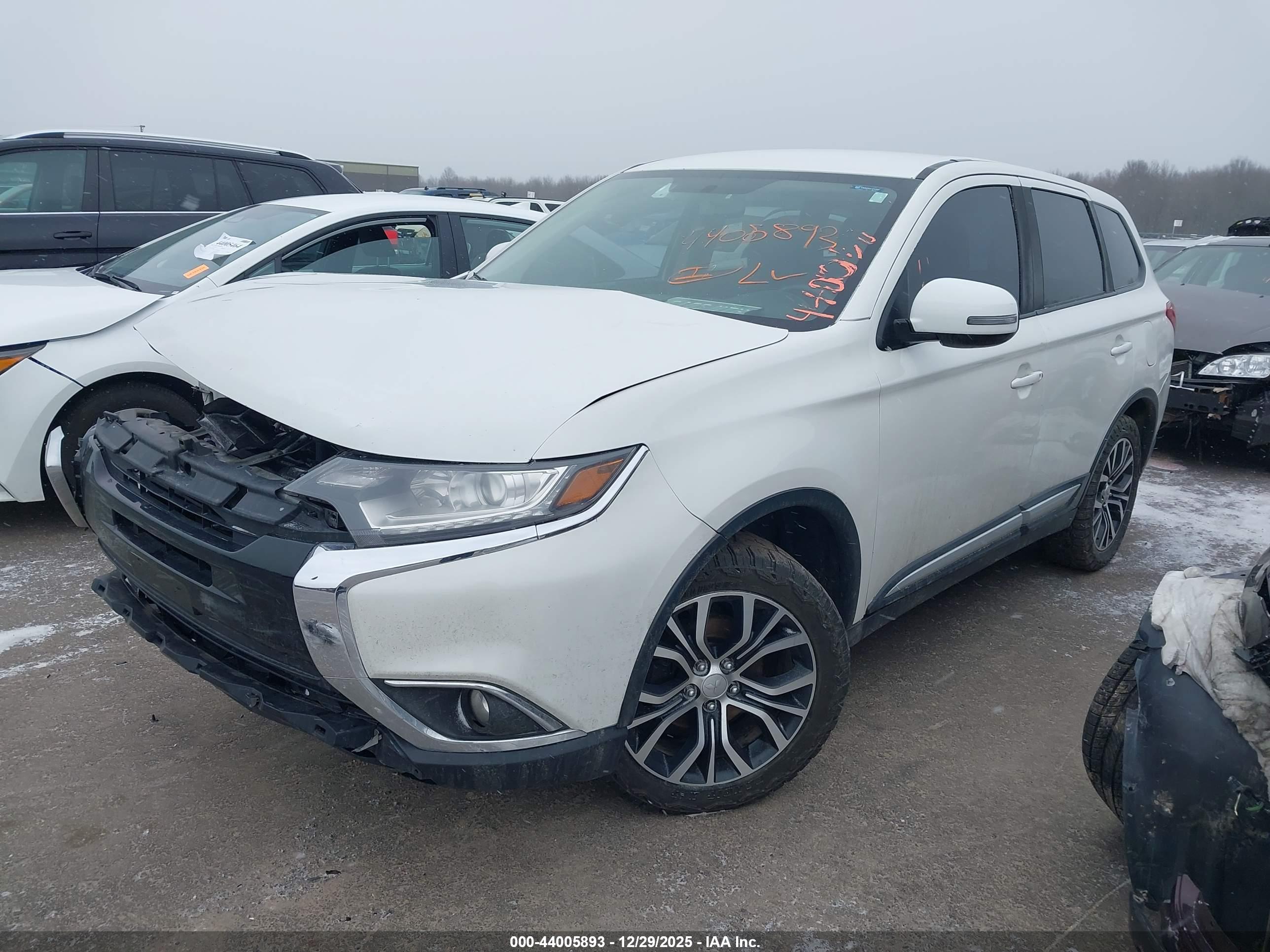 MITSUBISHI OUTLANDER image 2