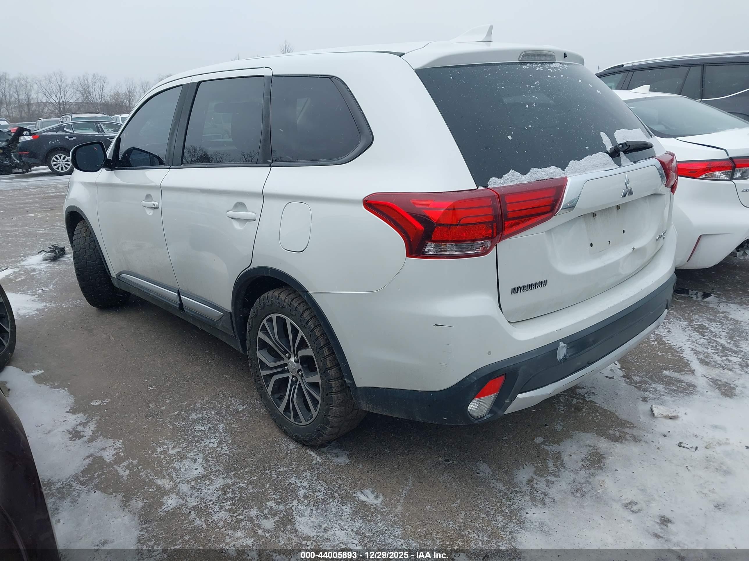 MITSUBISHI OUTLANDER image 3