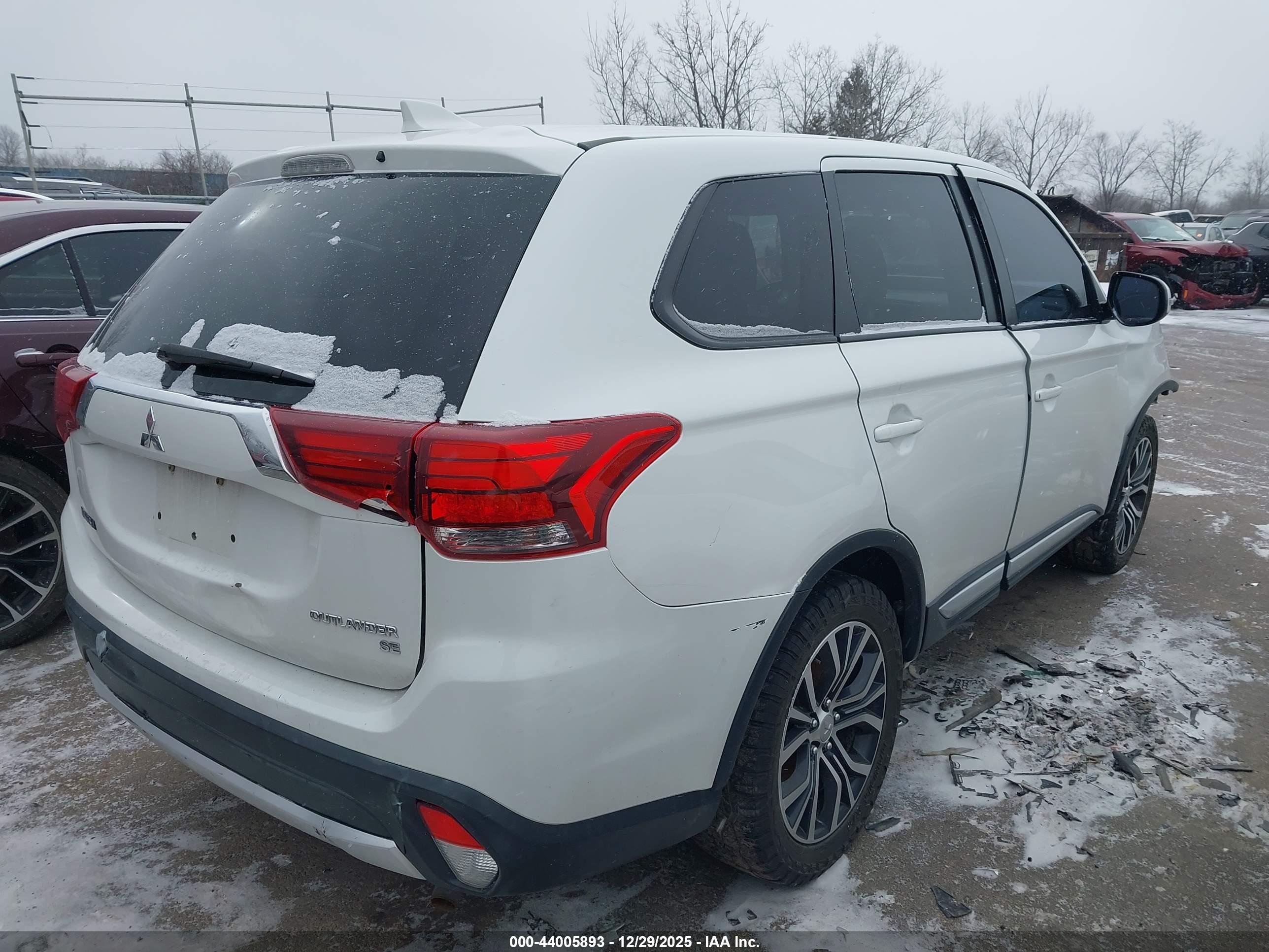 MITSUBISHI OUTLANDER image 4