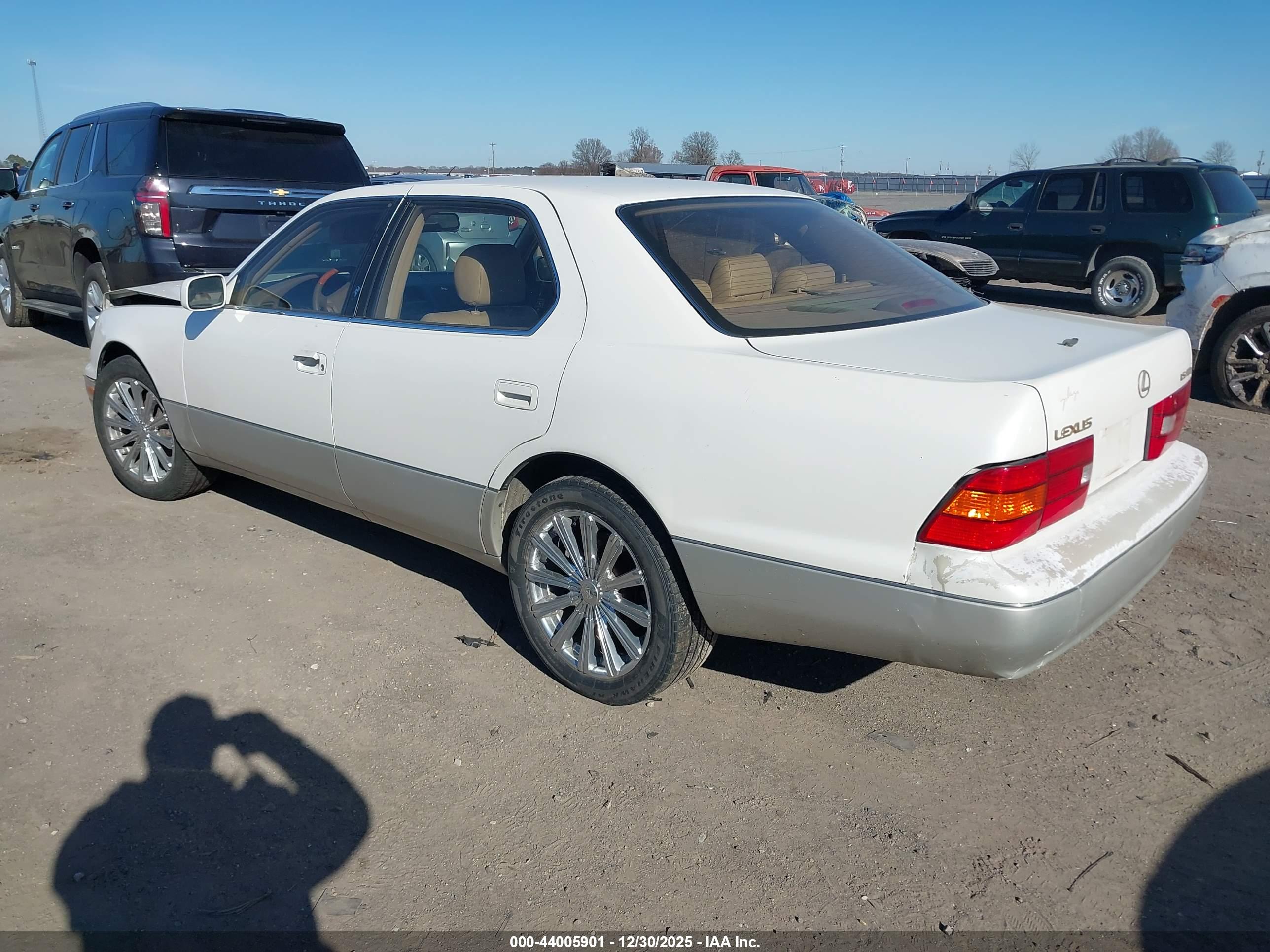 LEXUS LS image 3