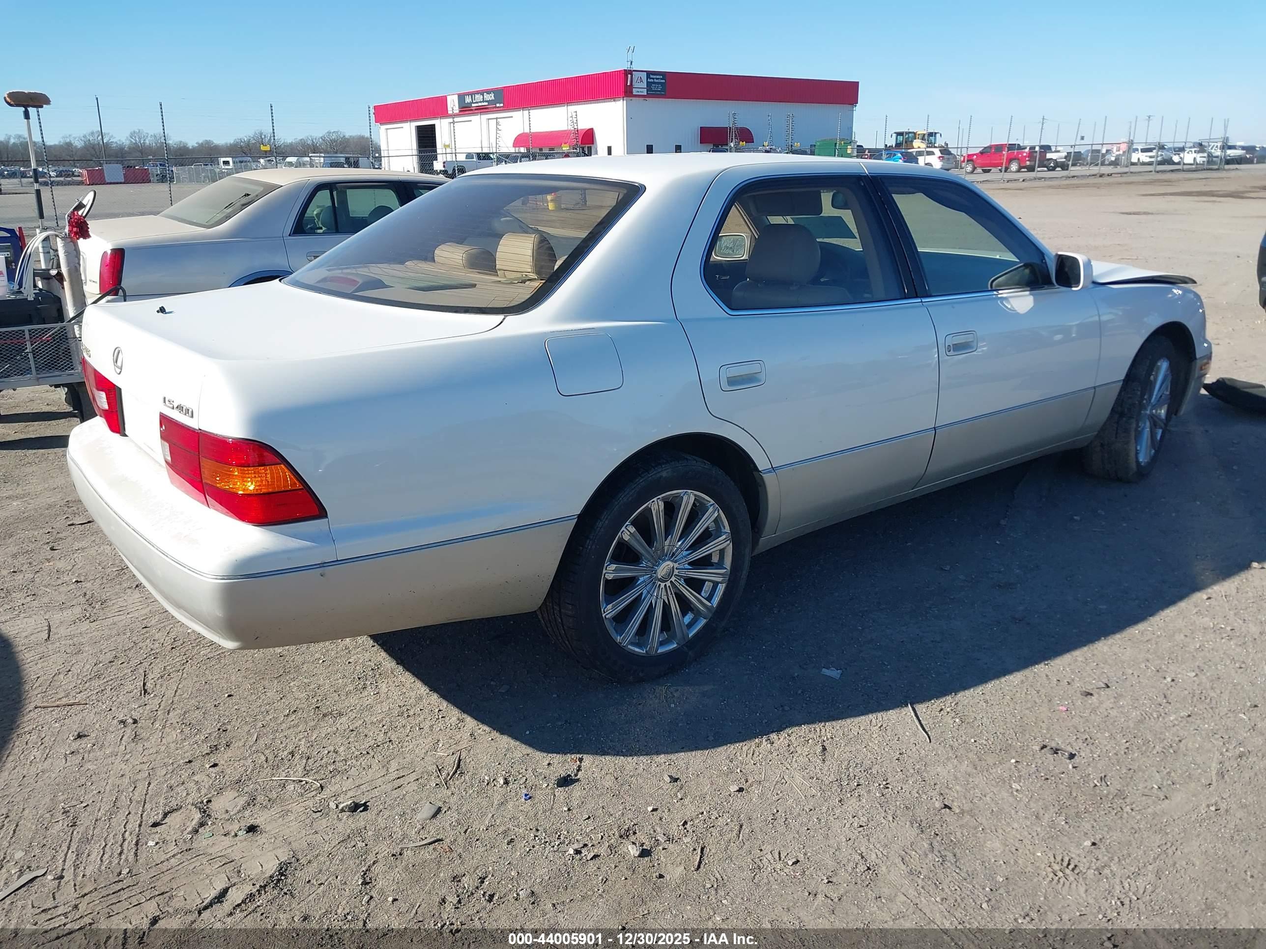 LEXUS LS image 4
