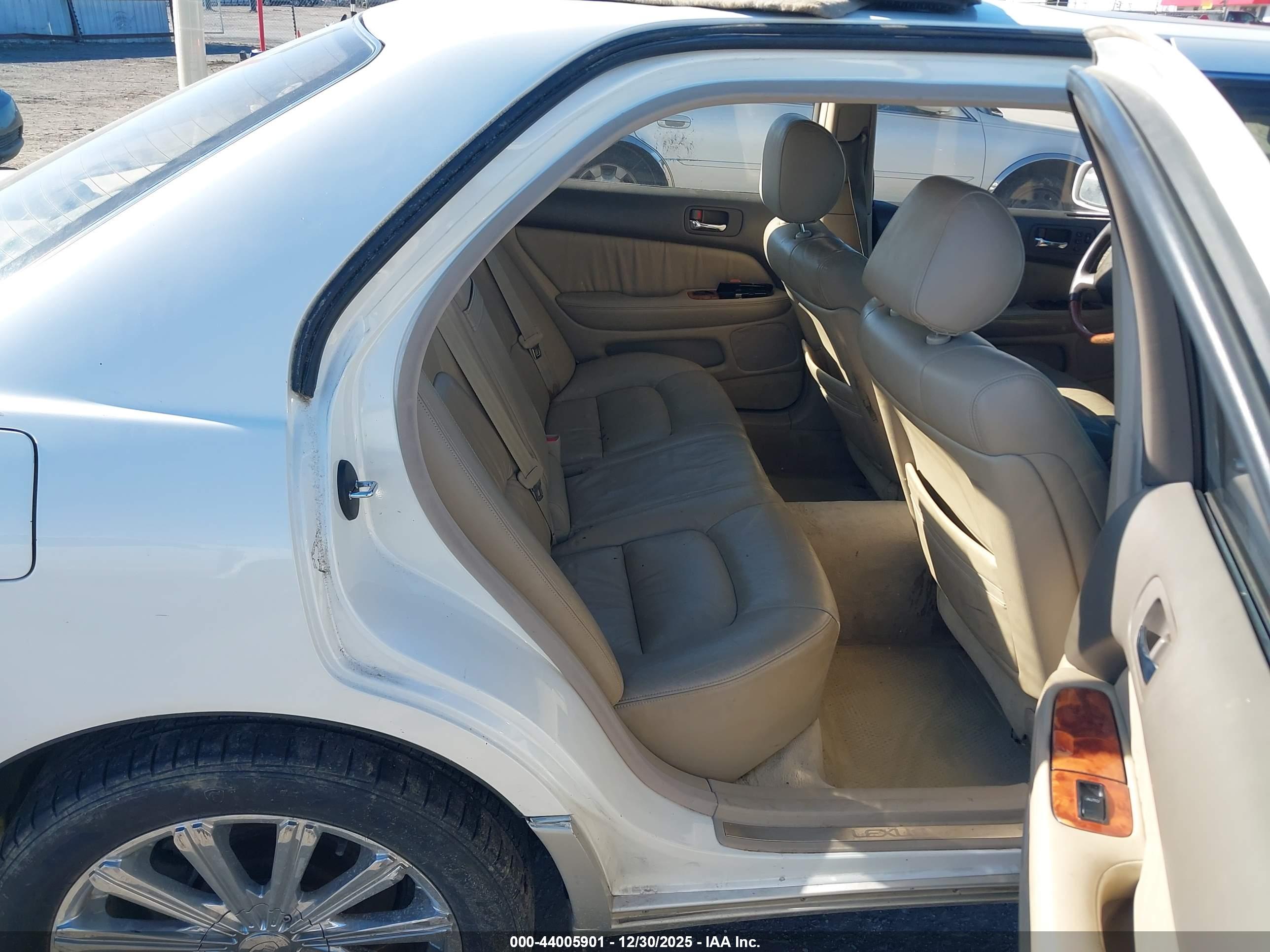 LEXUS LS image 8