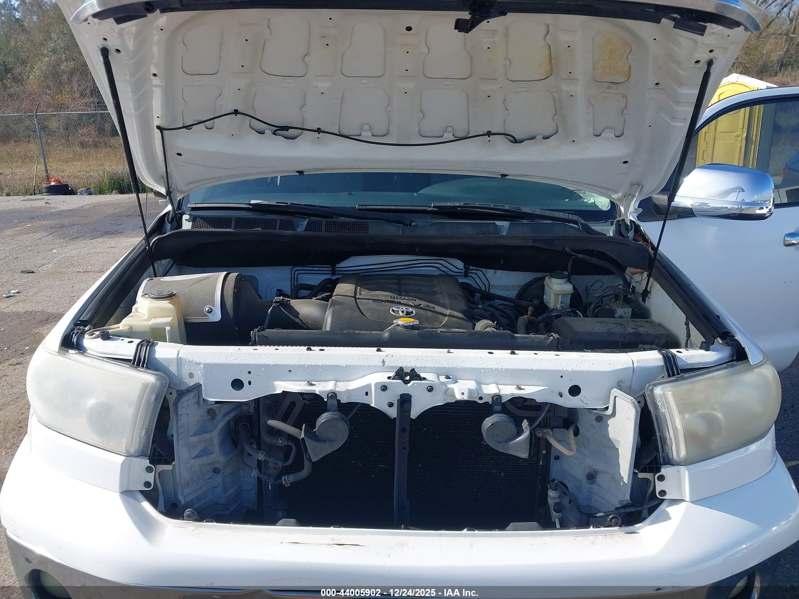 TOYOTA TUNDRA image 10