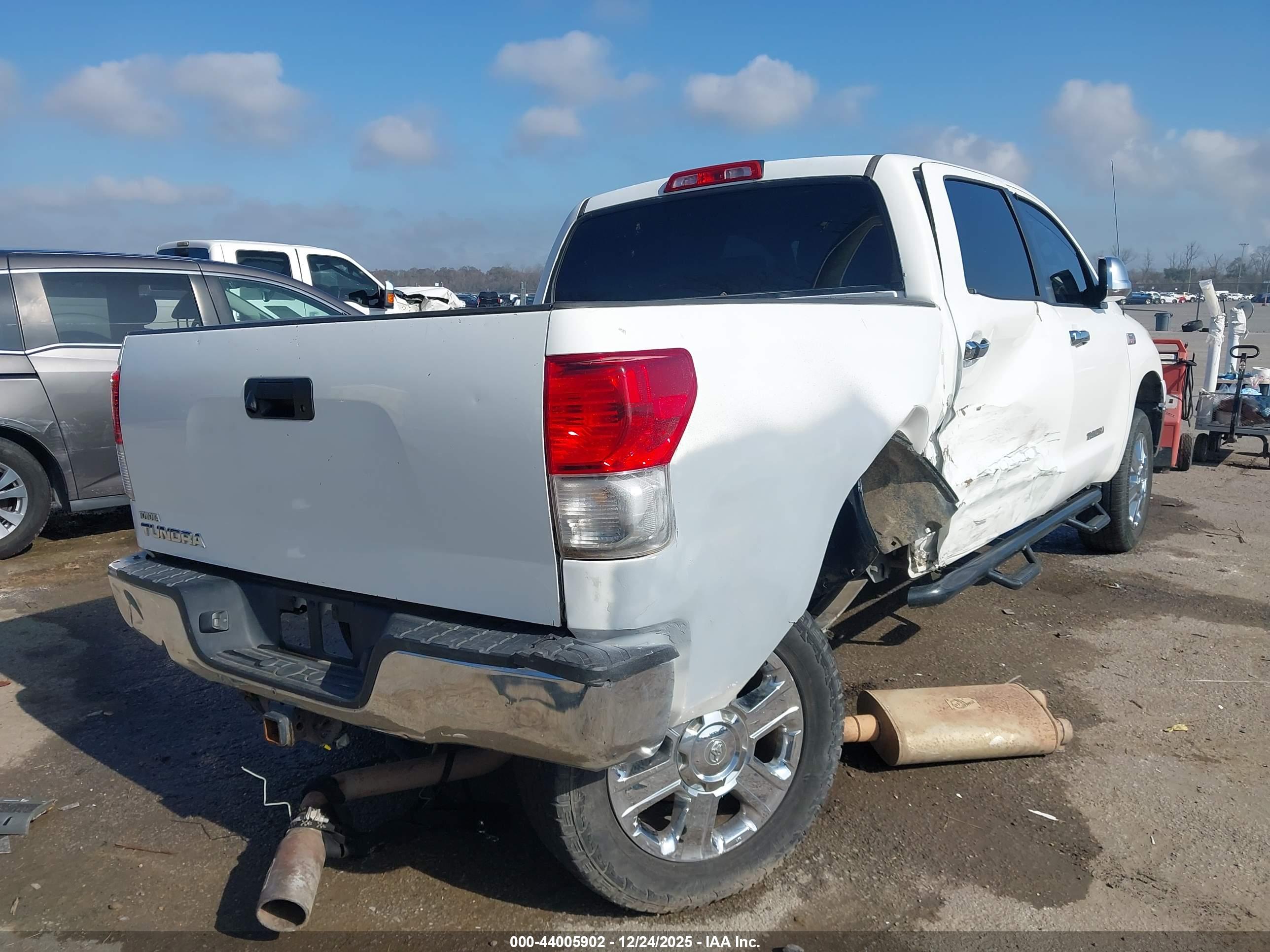TOYOTA TUNDRA image 4
