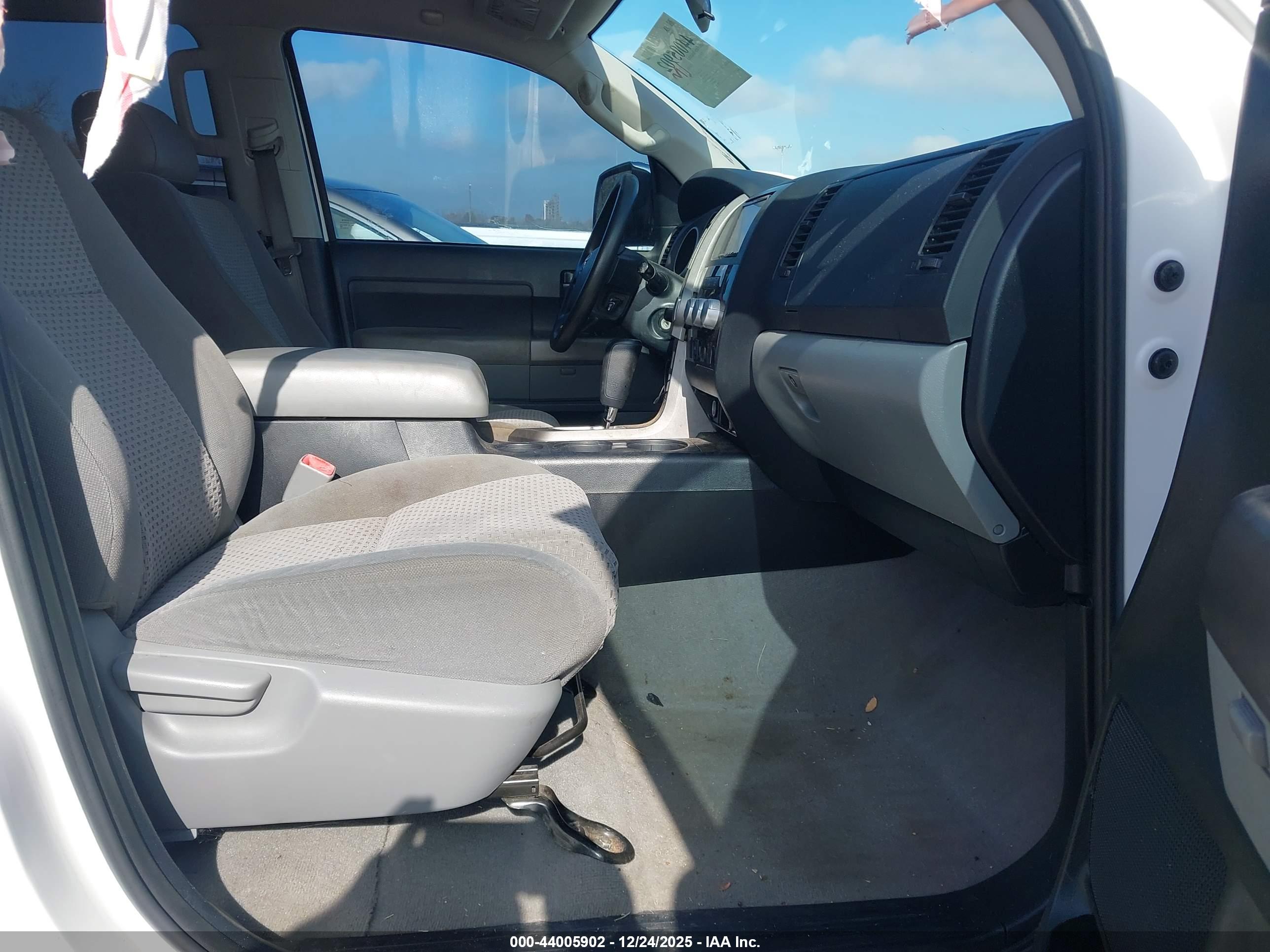 TOYOTA TUNDRA image 5