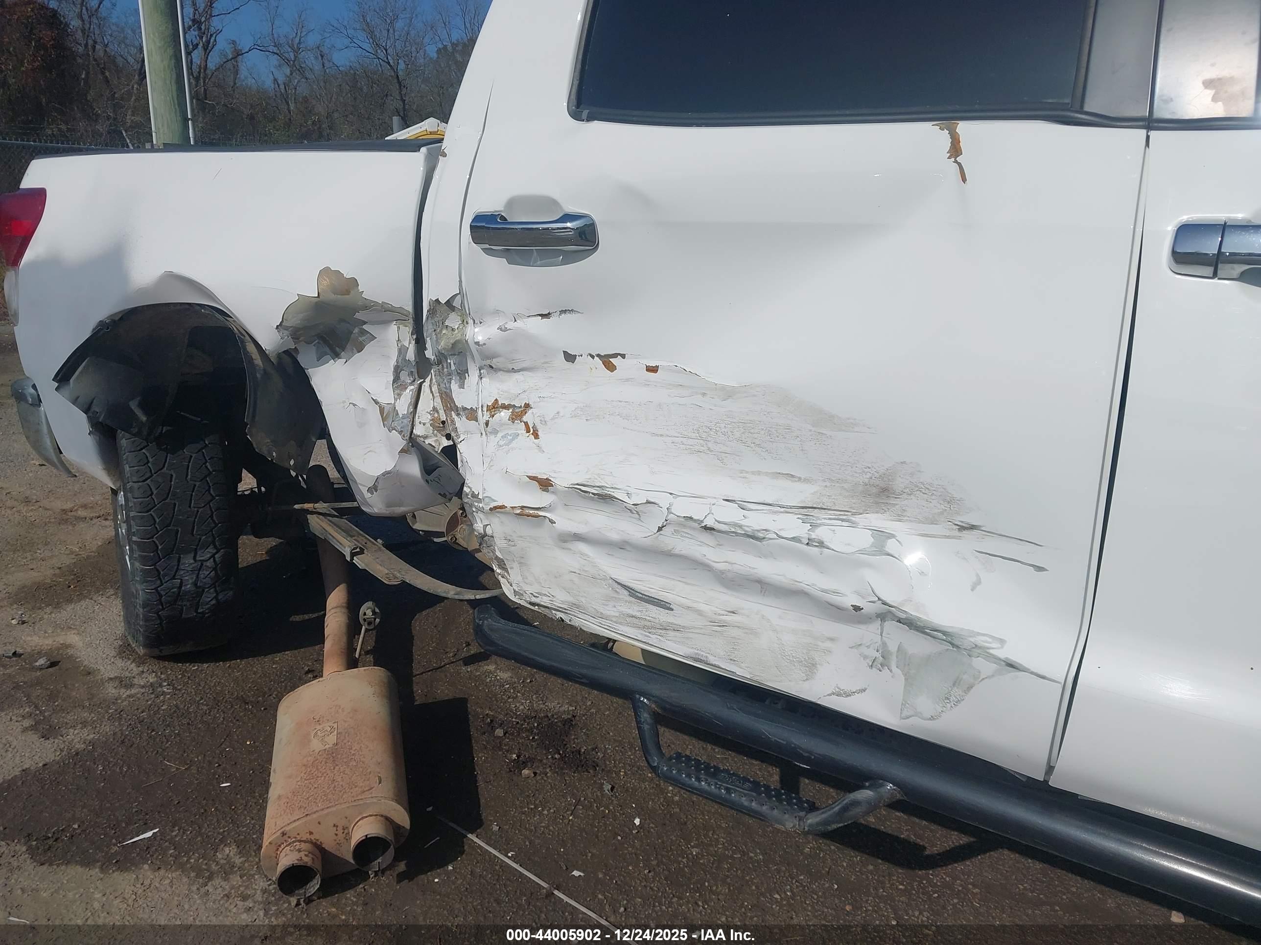 TOYOTA TUNDRA image 6