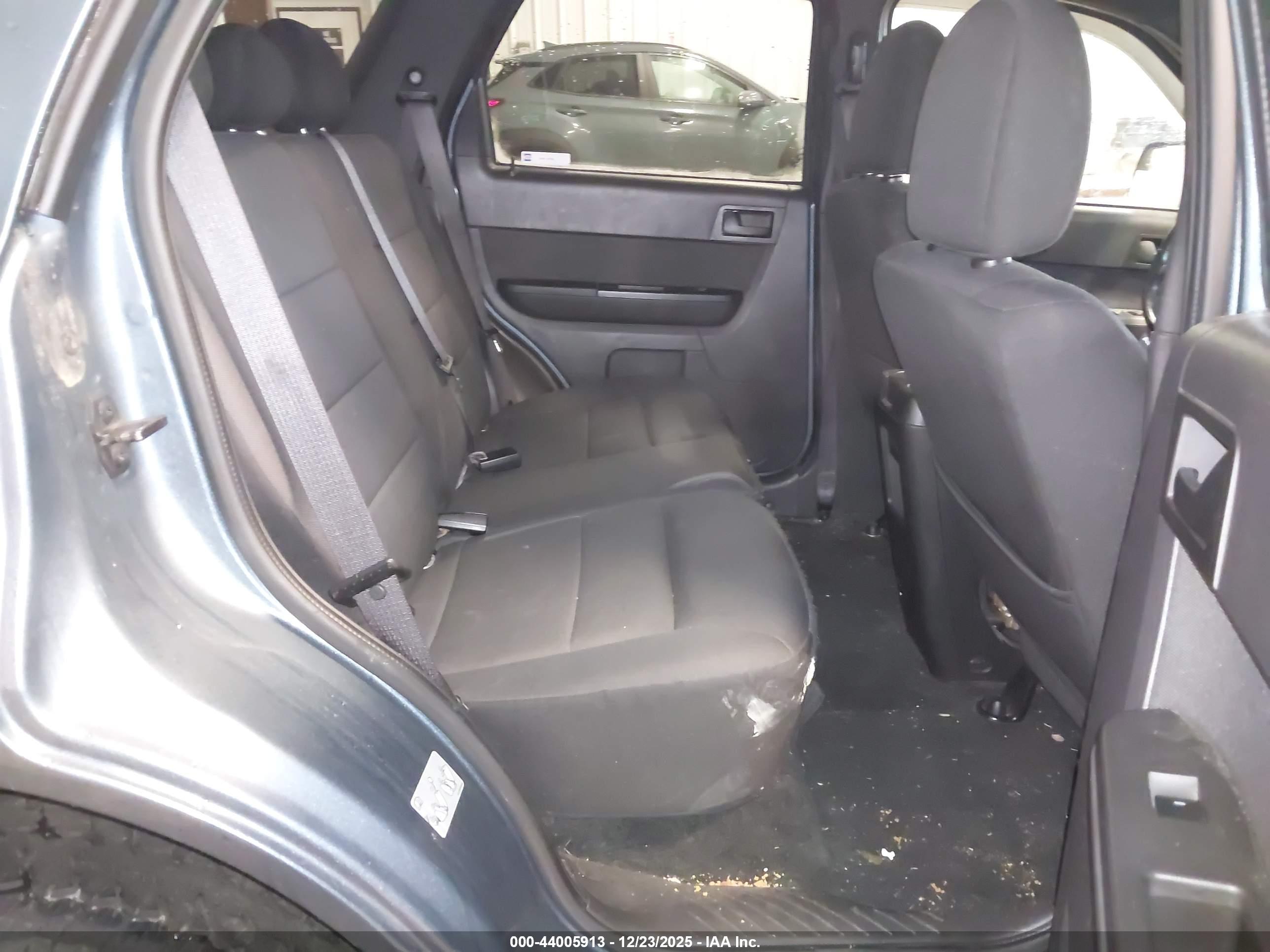 FORD ESCAPE image 8