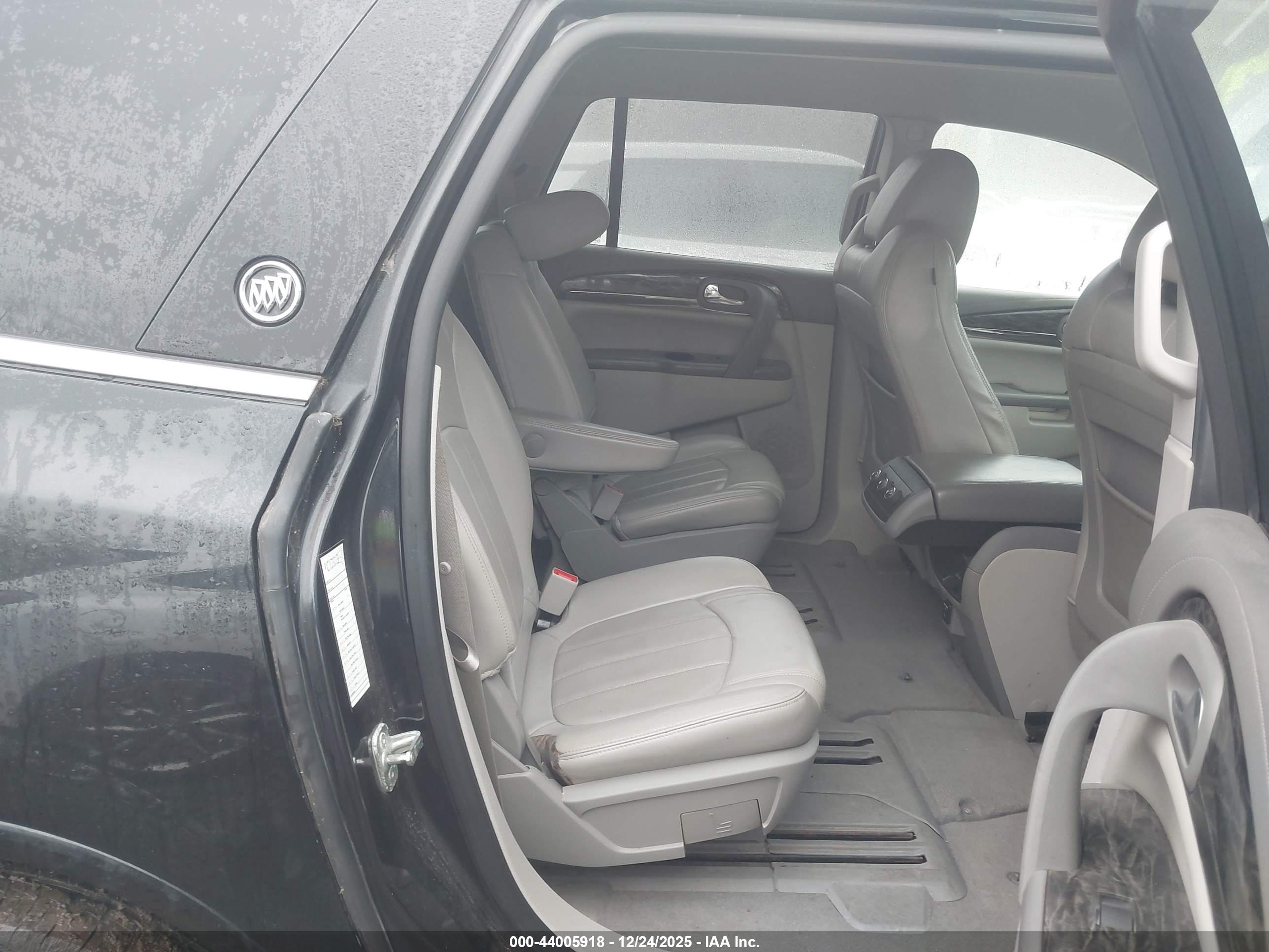 BUICK ENCLAVE image 8