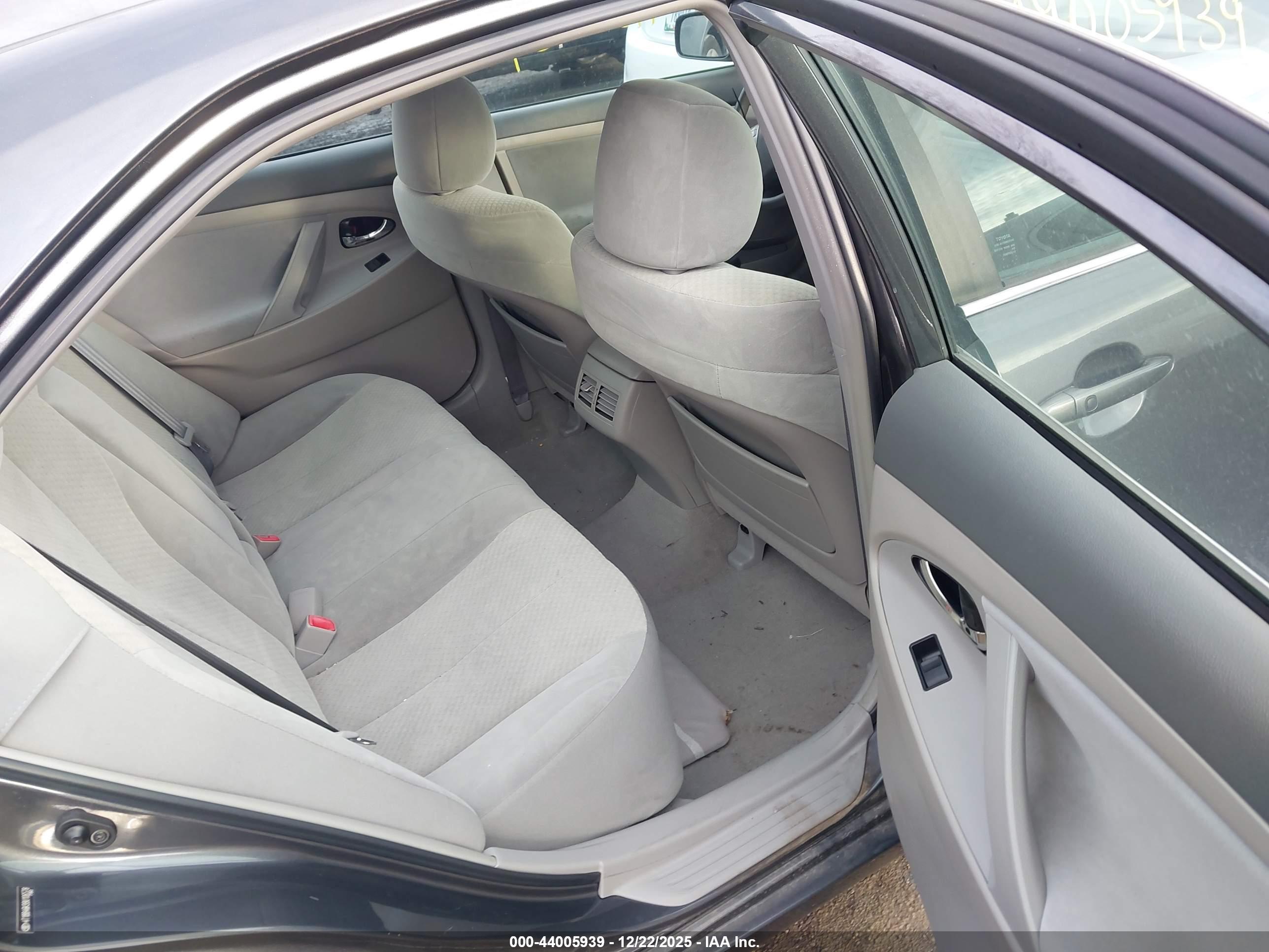 TOYOTA CAMRY image 8
