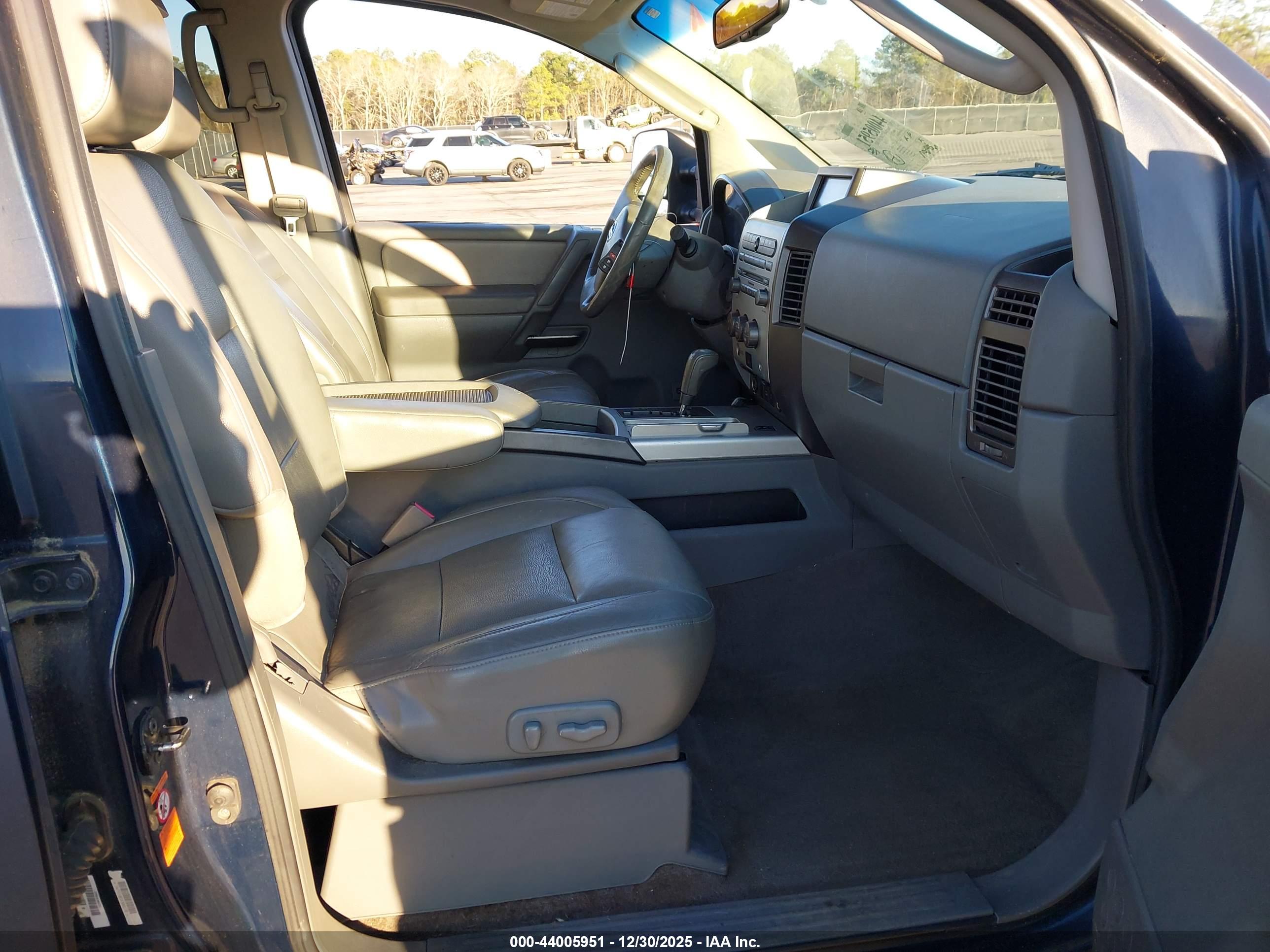 NISSAN TITAN image 5