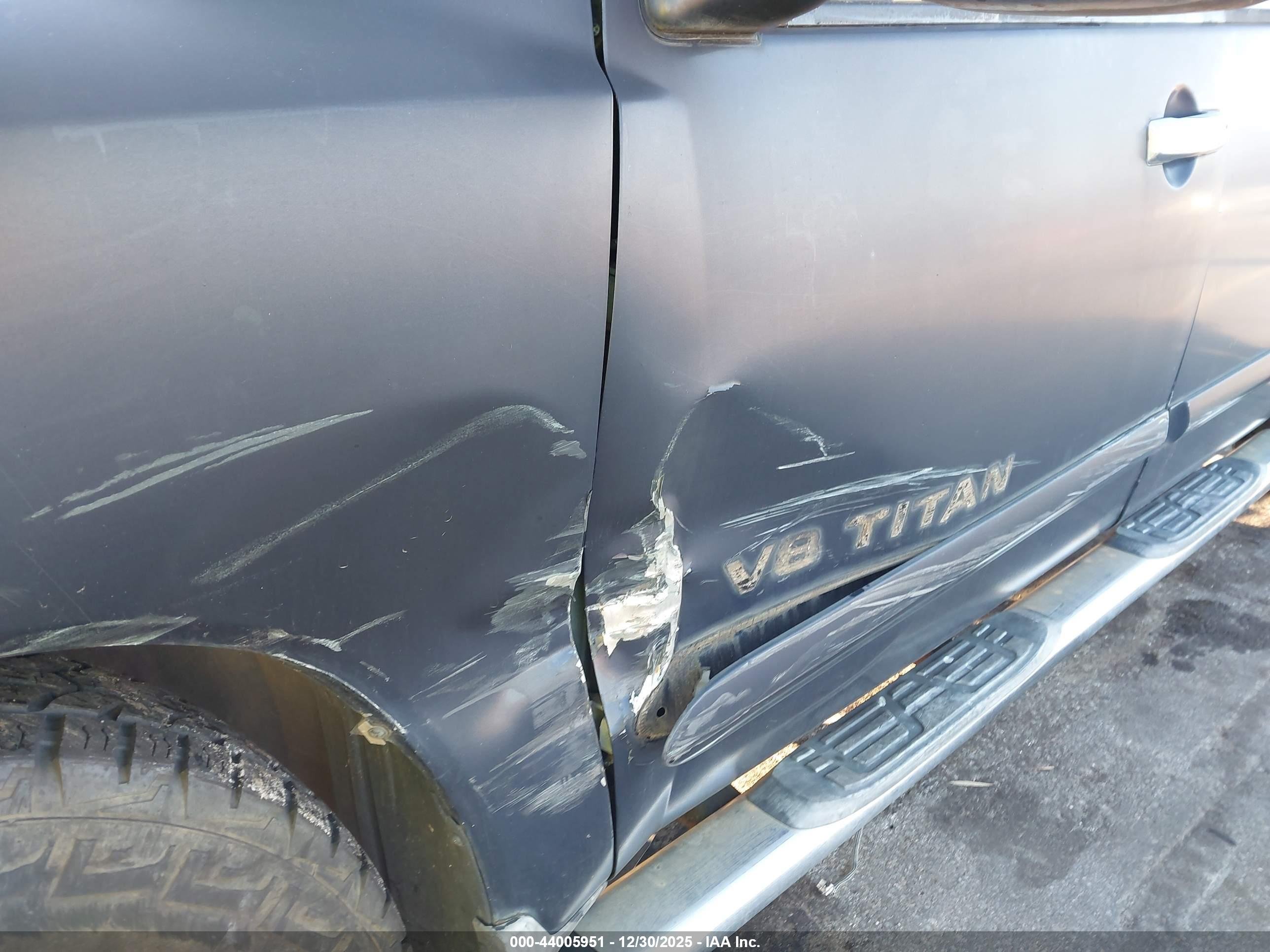 NISSAN TITAN image 6