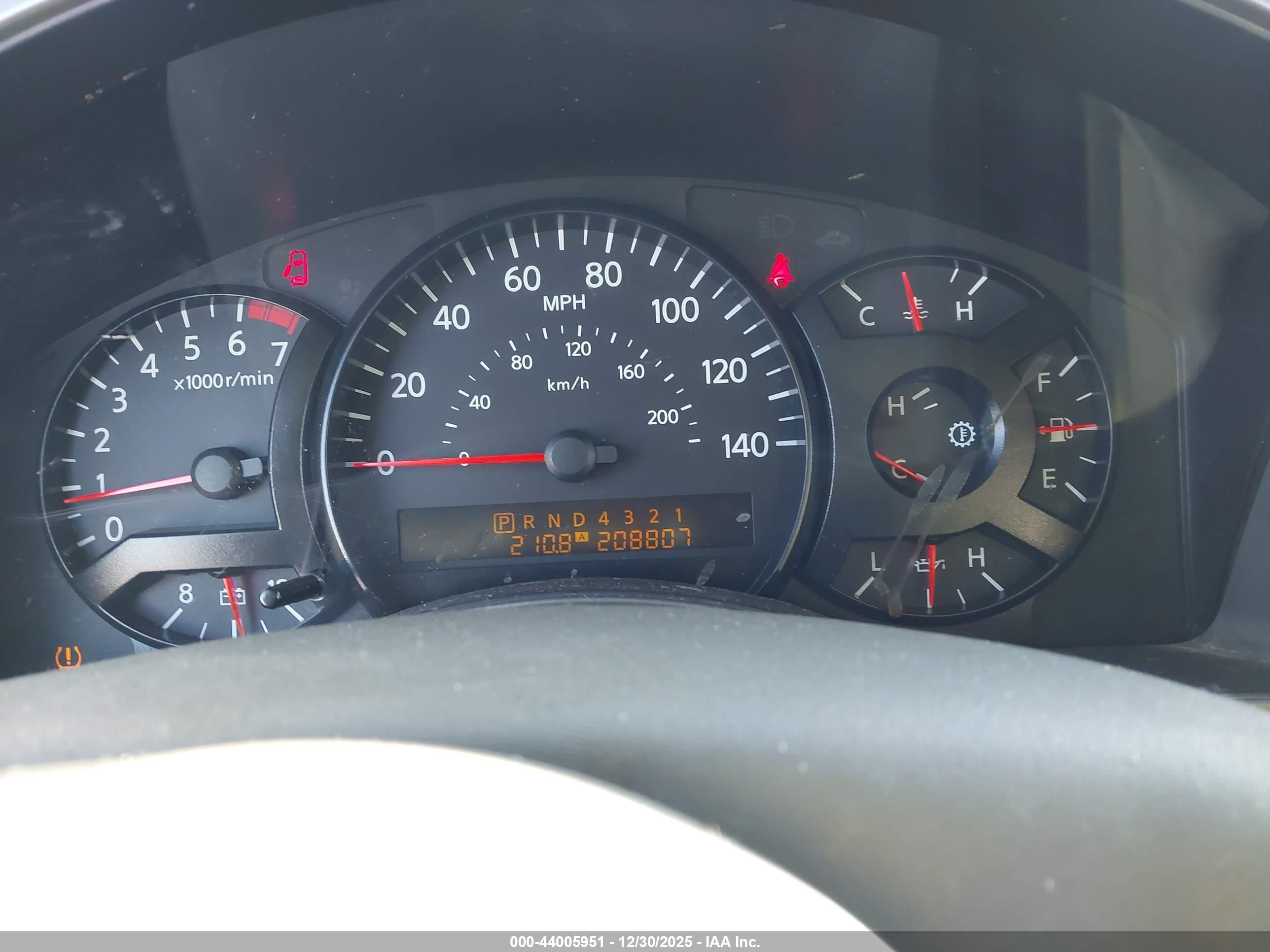 NISSAN TITAN image 7