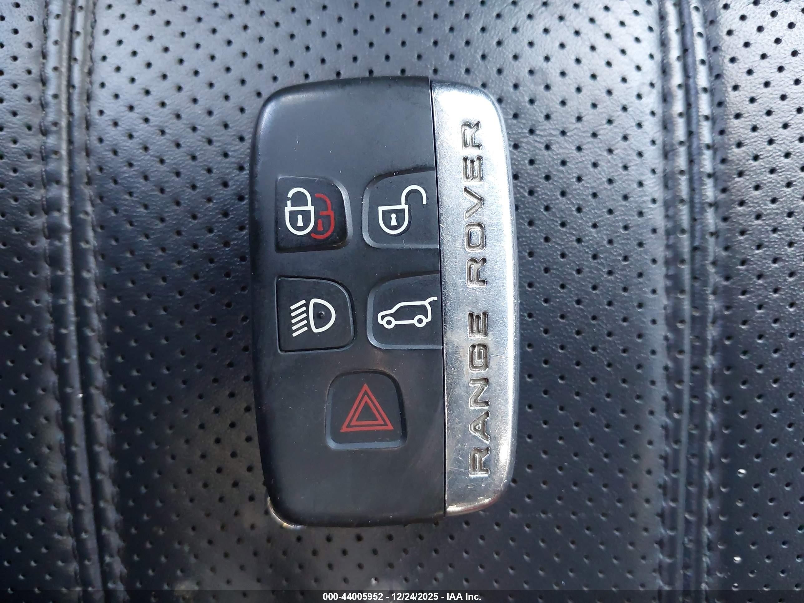 LAND ROVER image 11