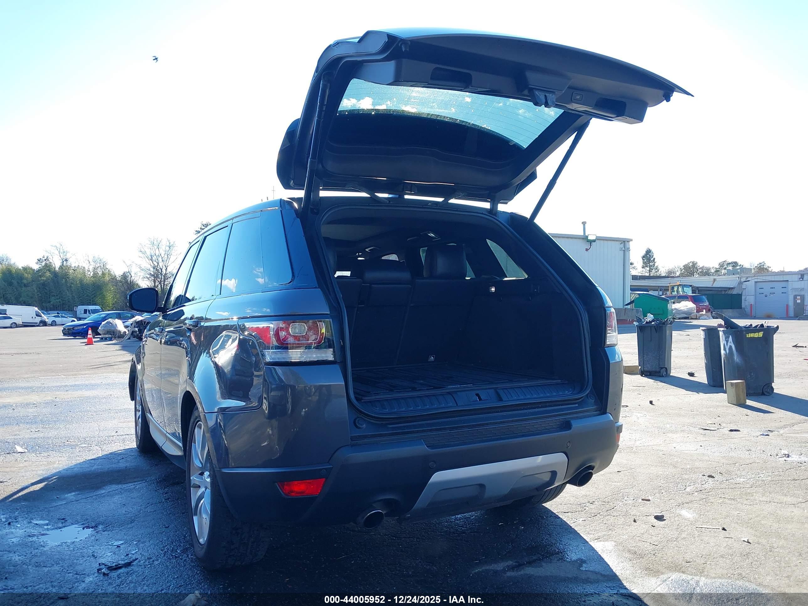 LAND ROVER image 3