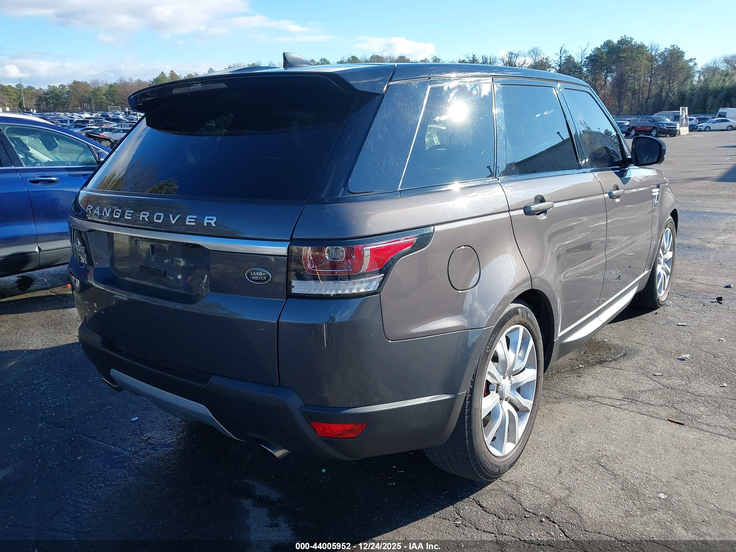 LAND ROVER image 4