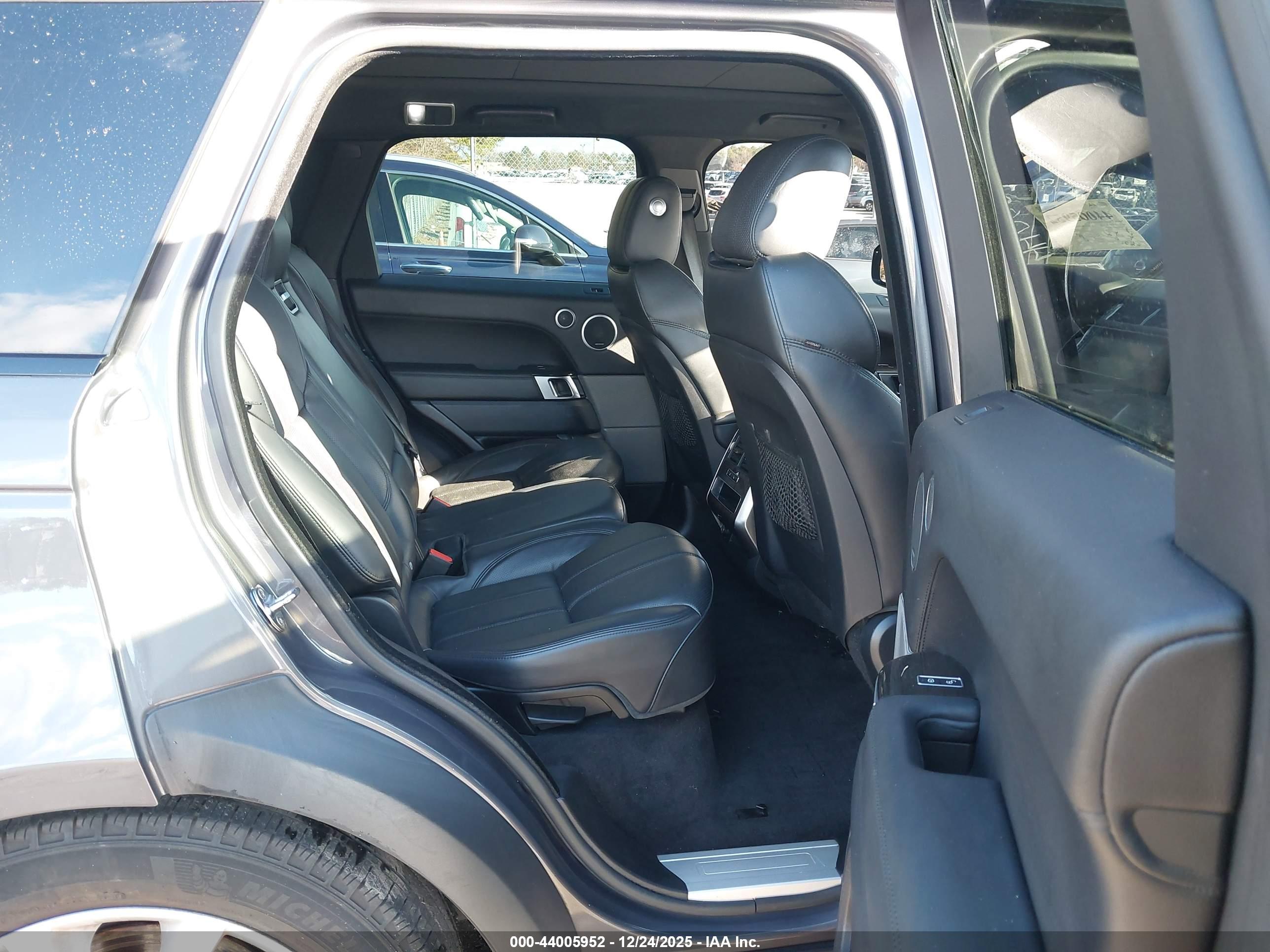LAND ROVER image 8