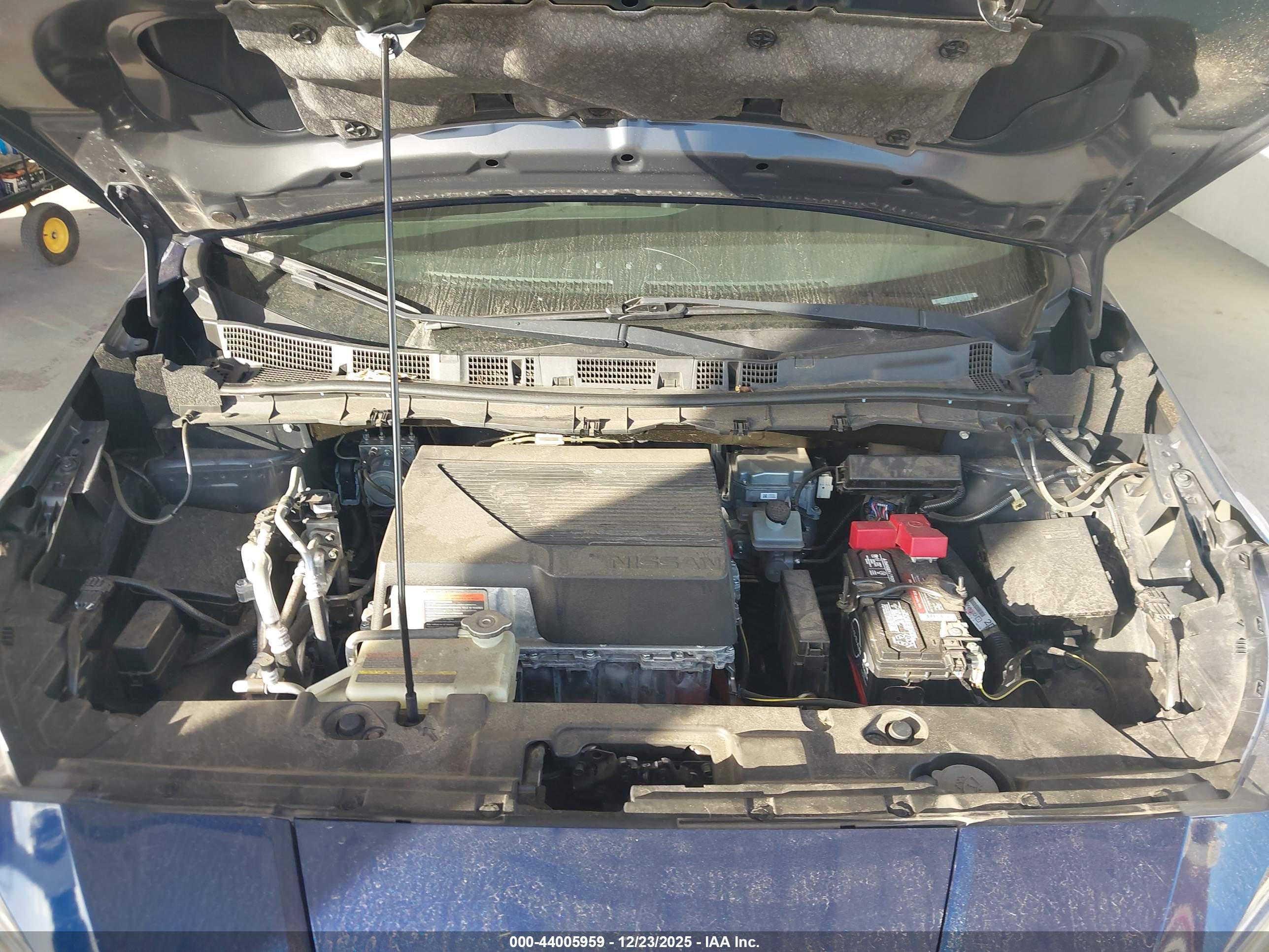 NISSAN LEAF image 10