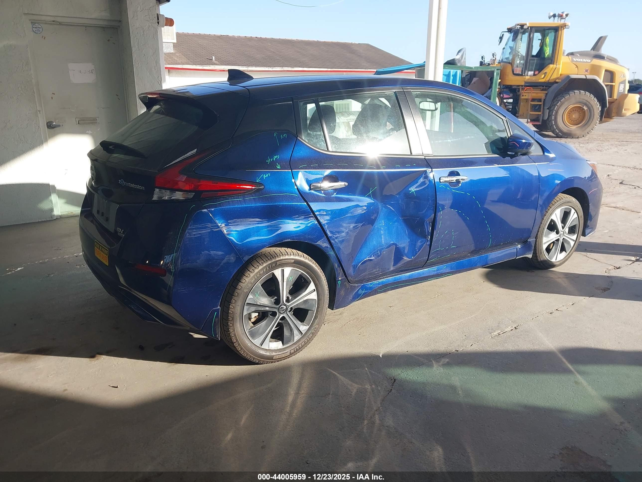 NISSAN LEAF image 4