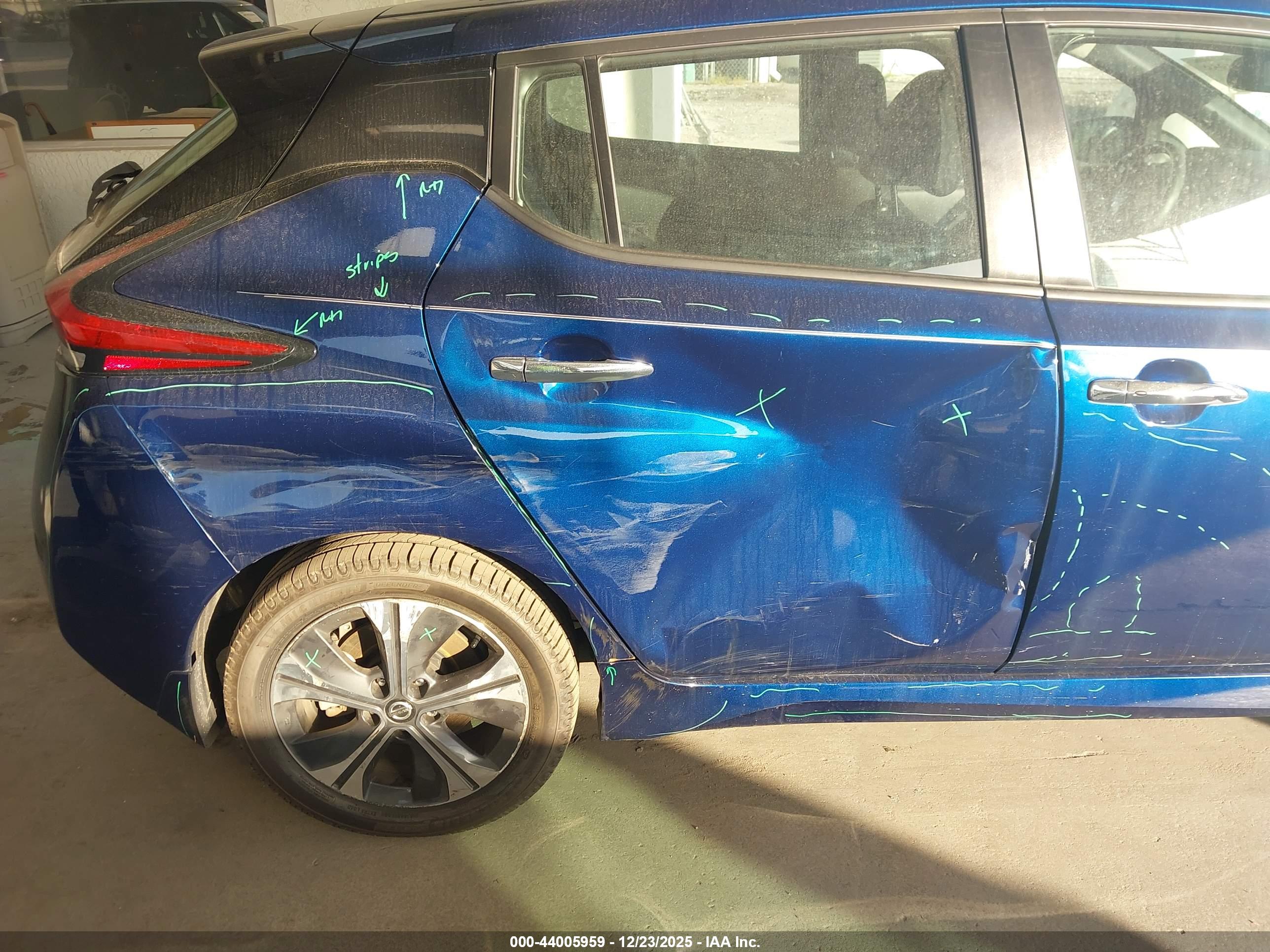 NISSAN LEAF image 6
