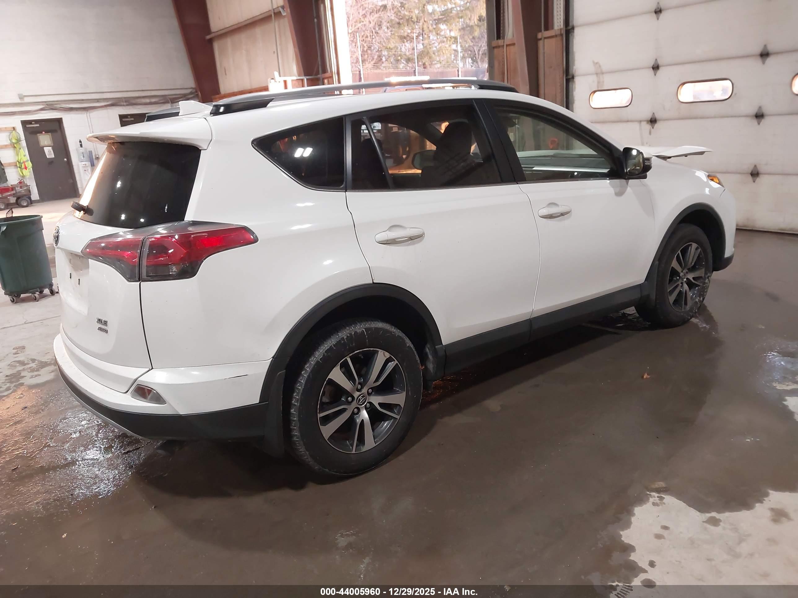 TOYOTA RAV4 image 4