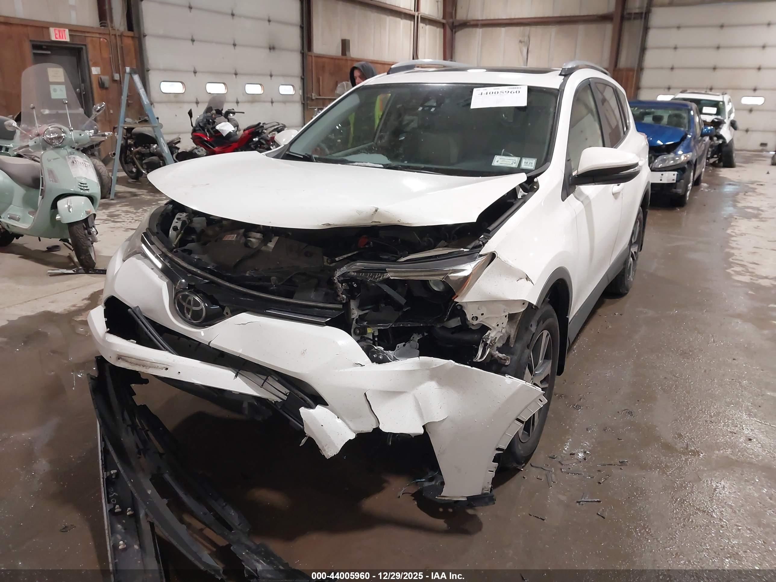 TOYOTA RAV4 image 6