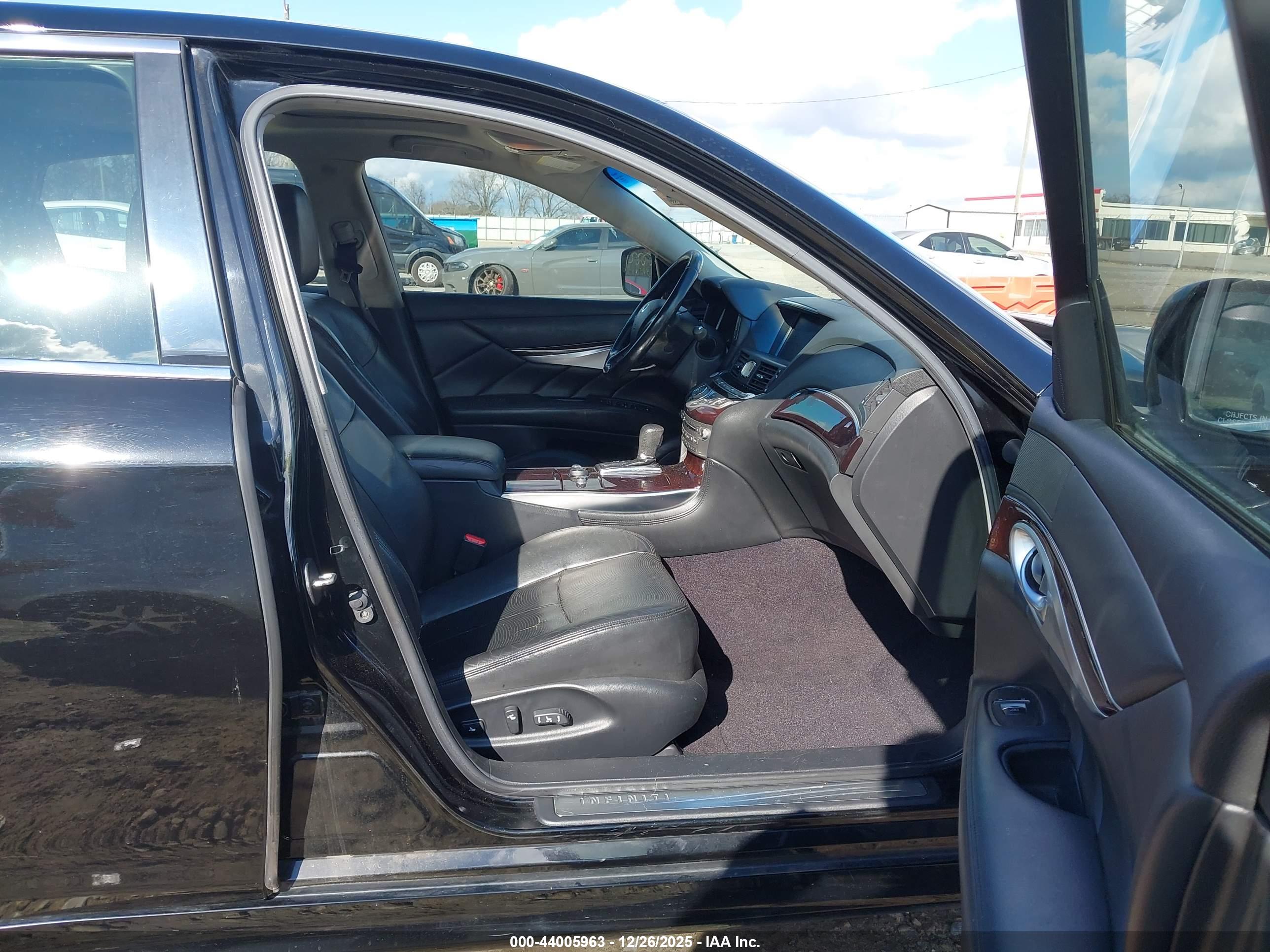 INFINITI M37 image 5