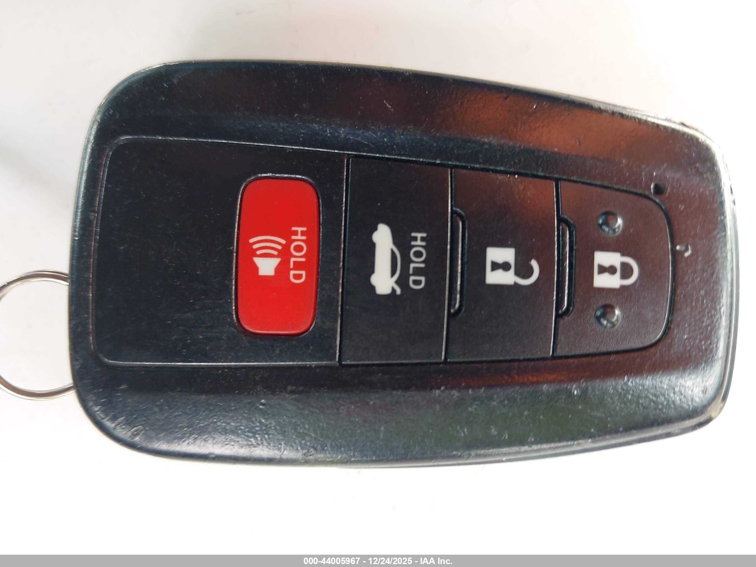 TOYOTA CAMRY image 11