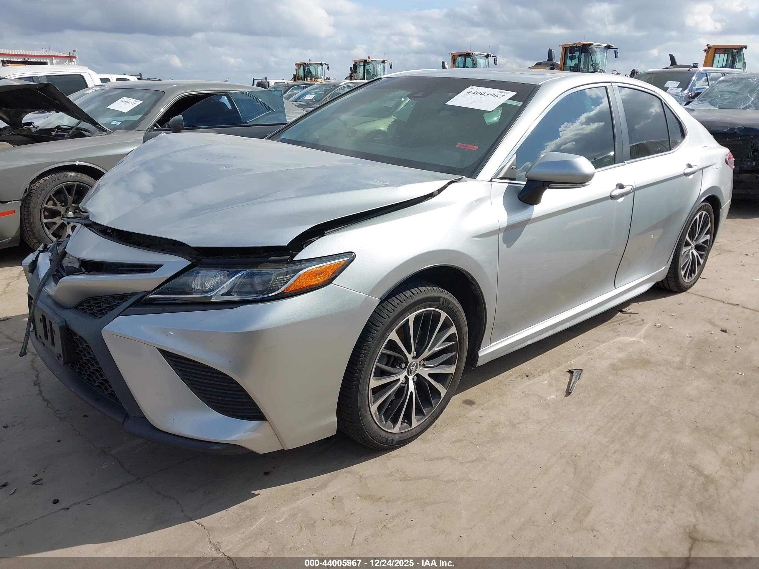 TOYOTA CAMRY image 2