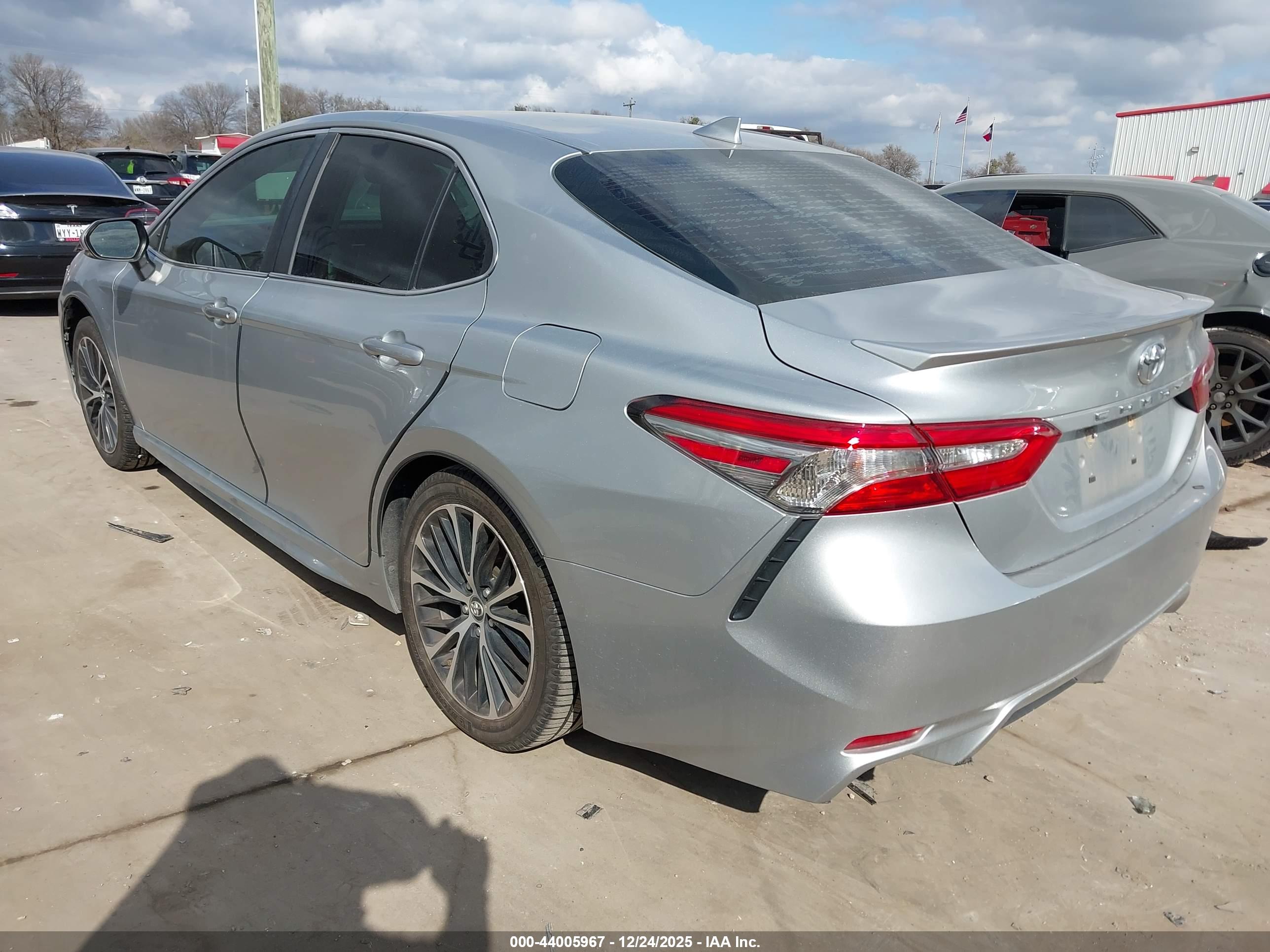 TOYOTA CAMRY image 3