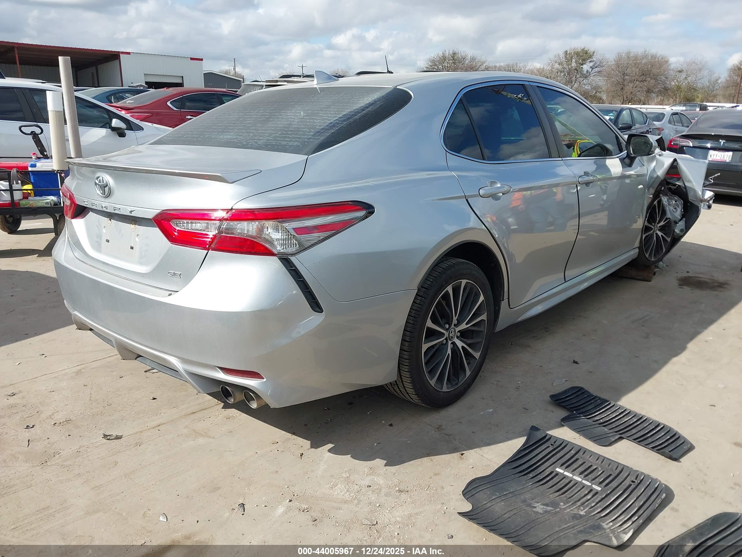 TOYOTA CAMRY image 4