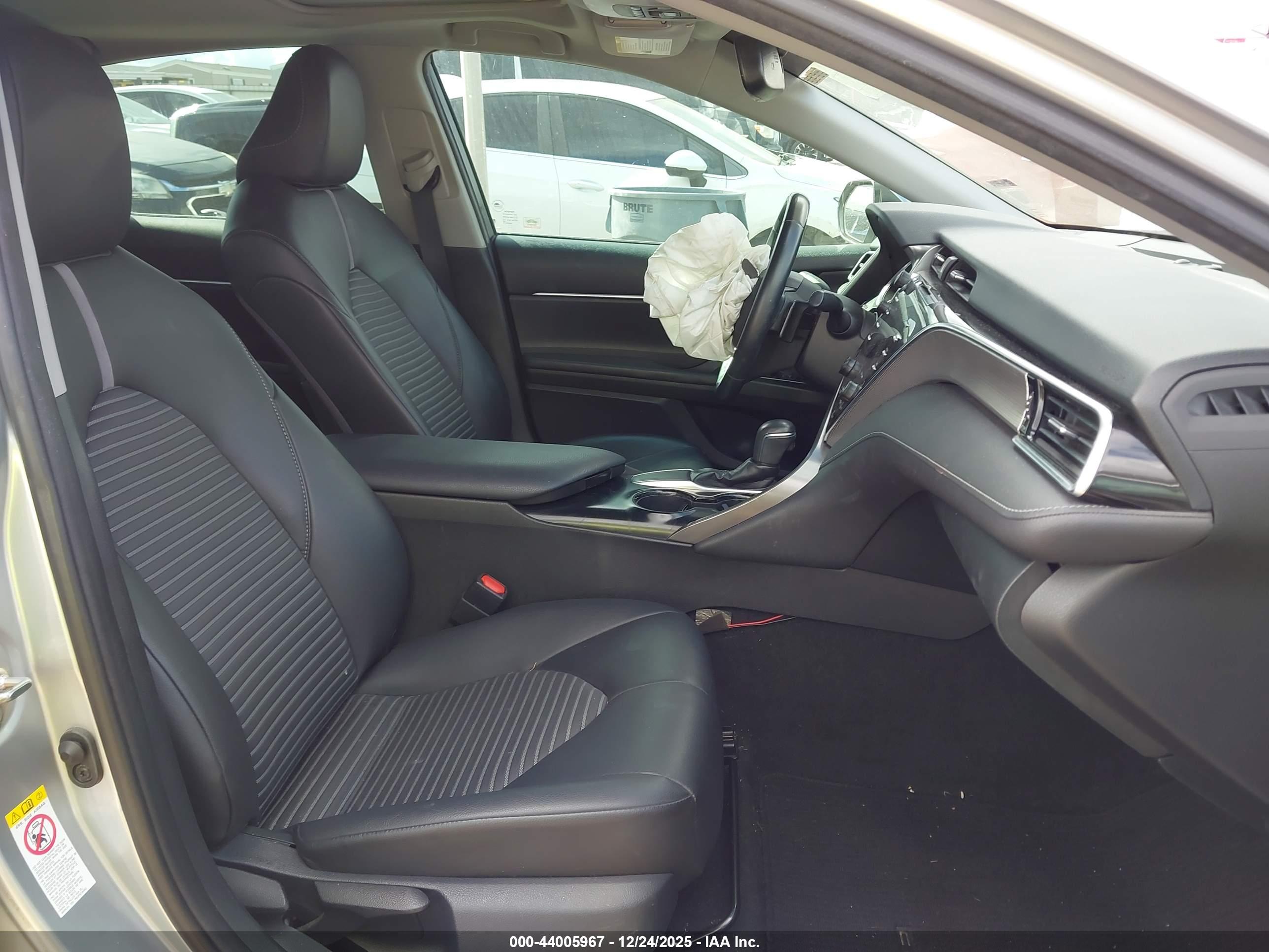TOYOTA CAMRY image 5